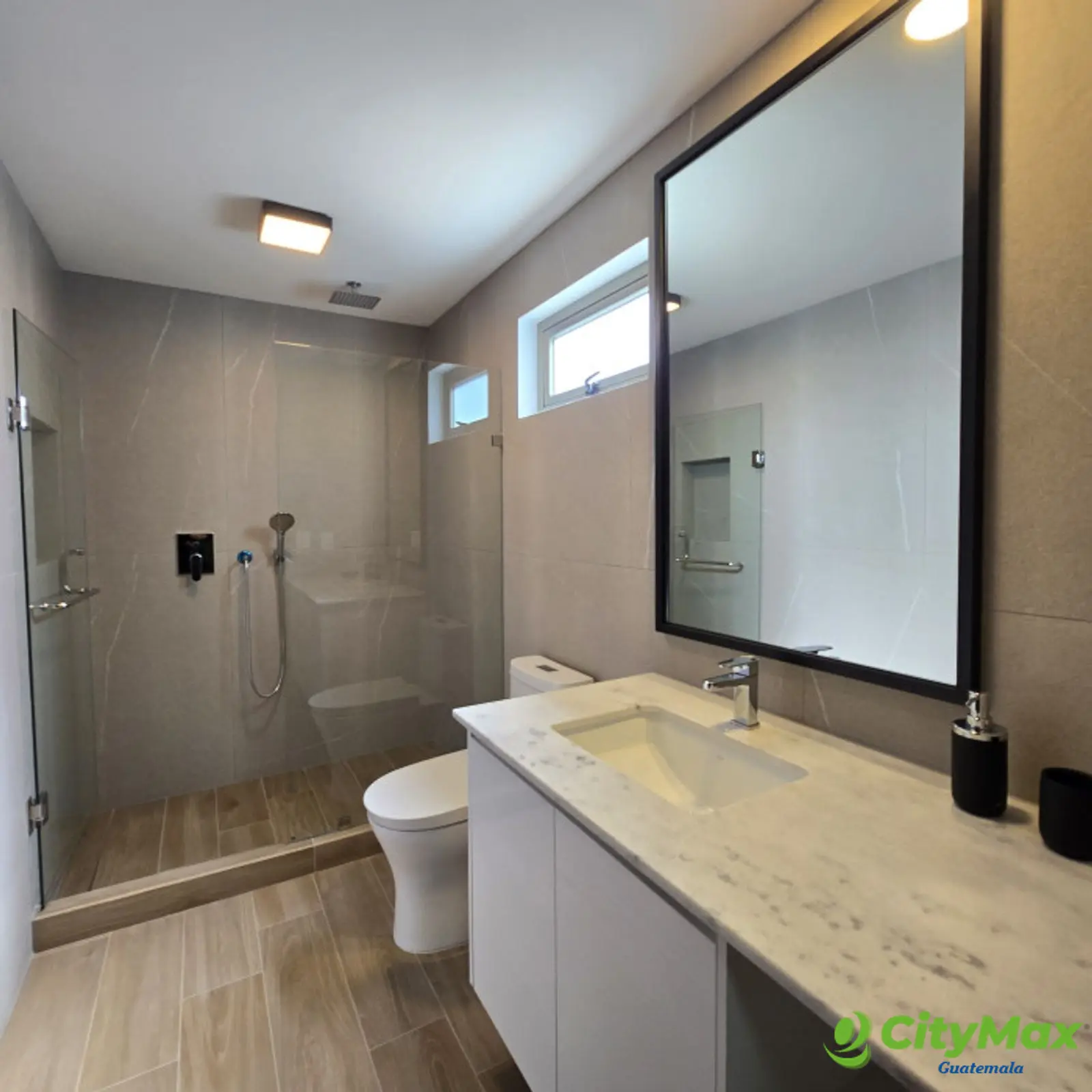 Apartamento con habitación servicio en Venta Zona 14 - foto 19