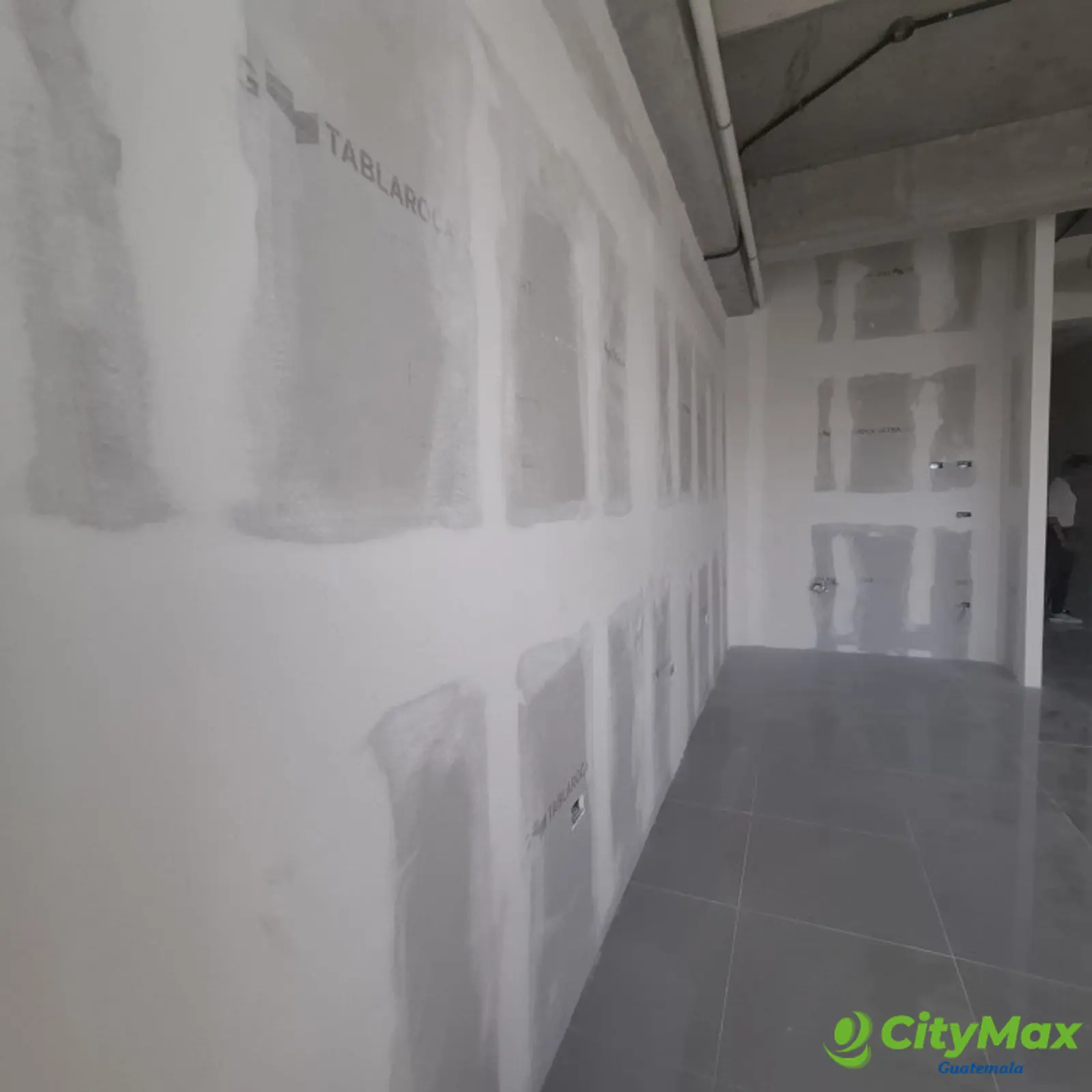 Oficina en renta en Edificio Burgó zona 14 - foto 12