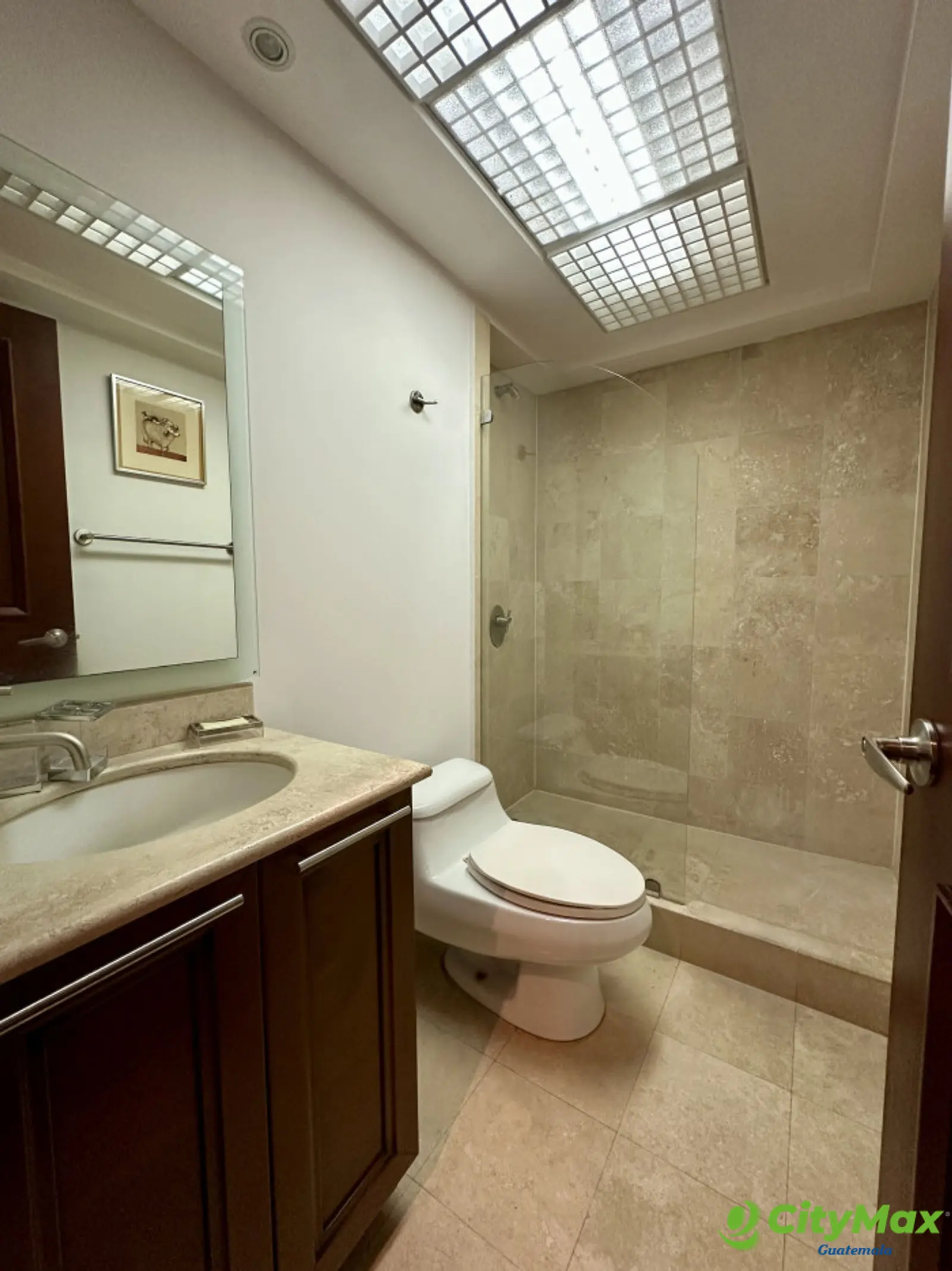en Venta apartamento Amueblado y Equipado en la zona 10 - foto 14