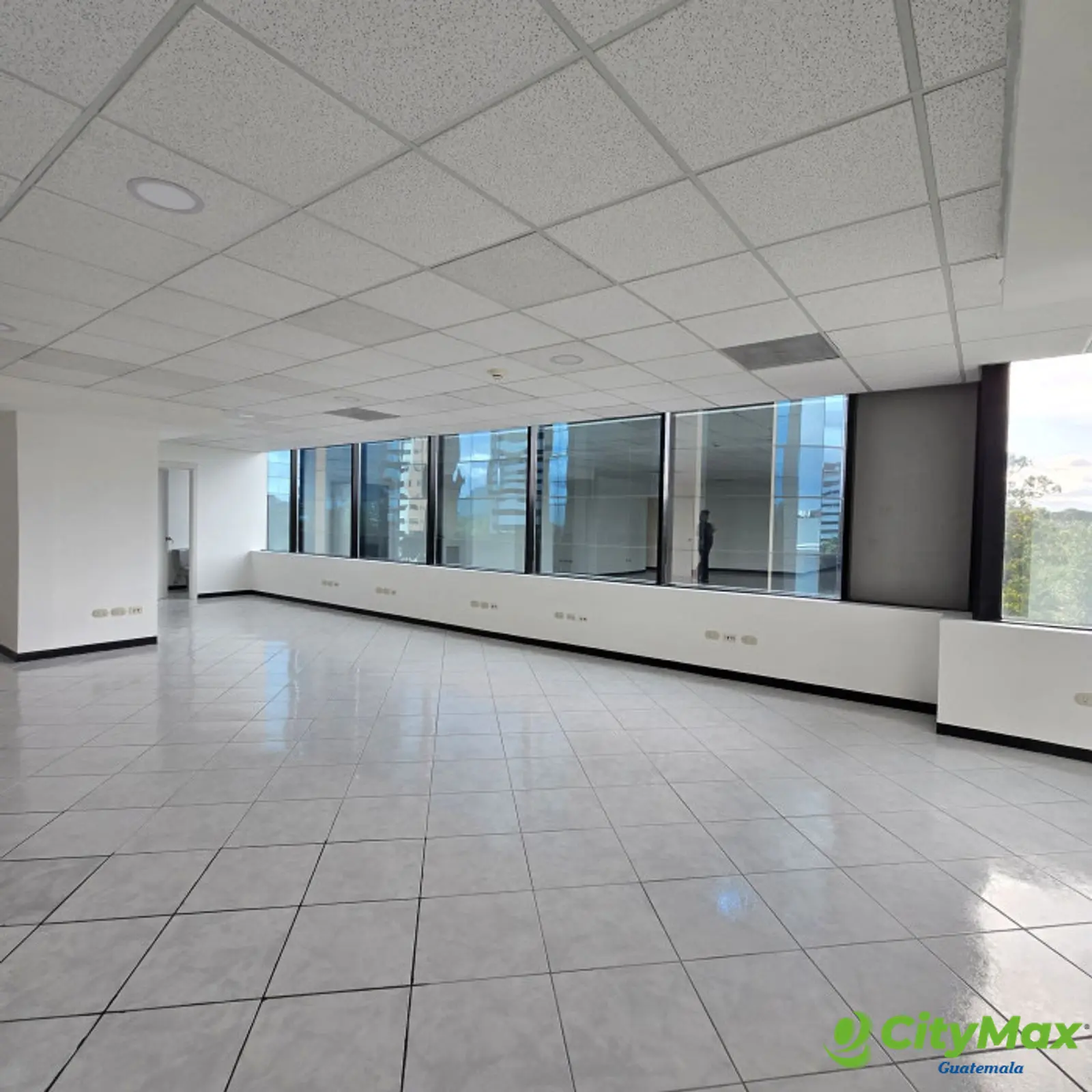 En renta oficina en Europlaza zona 14 - foto 8