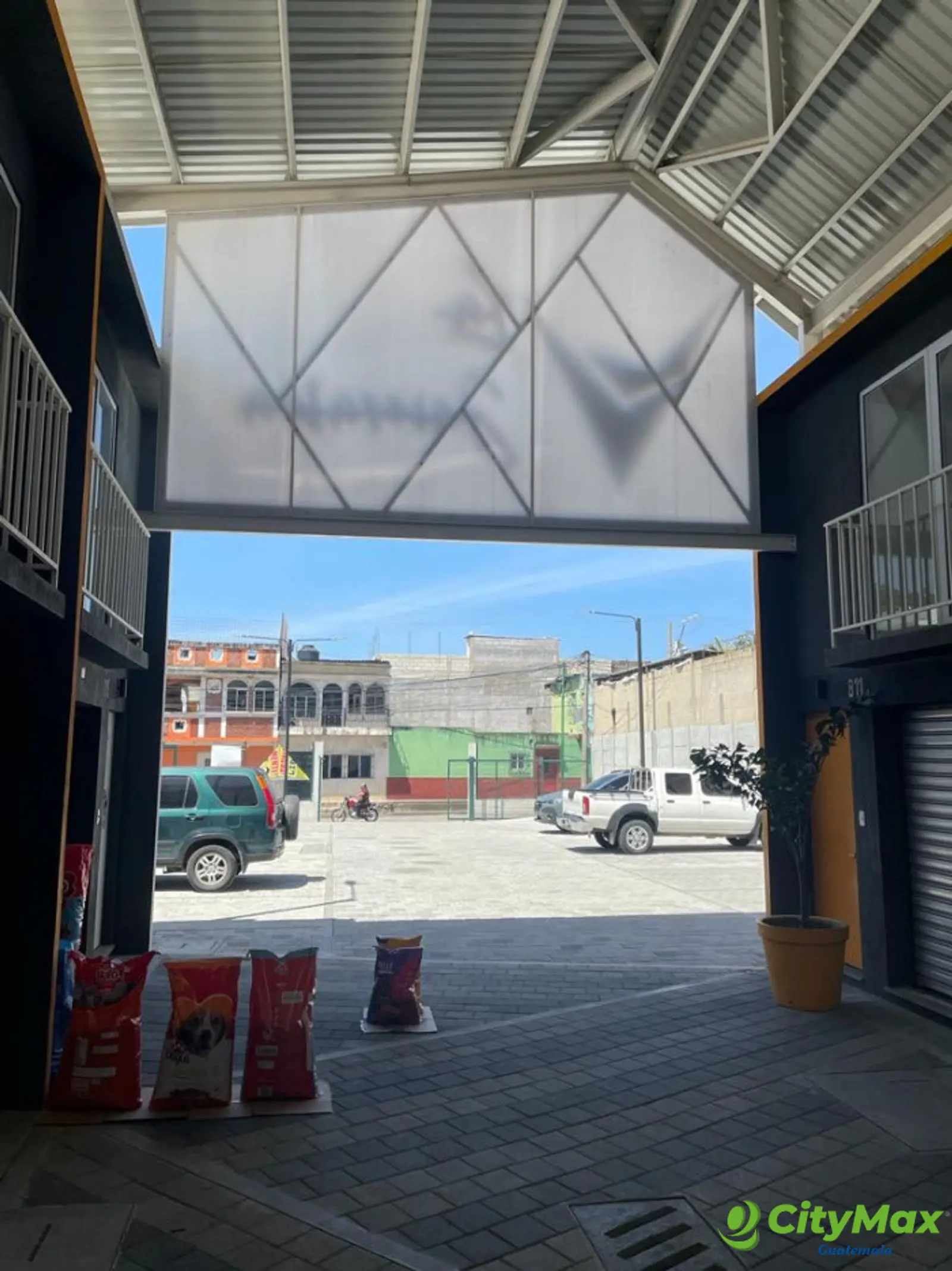 Local comercial renta en Plaza Amatitlán - foto 4