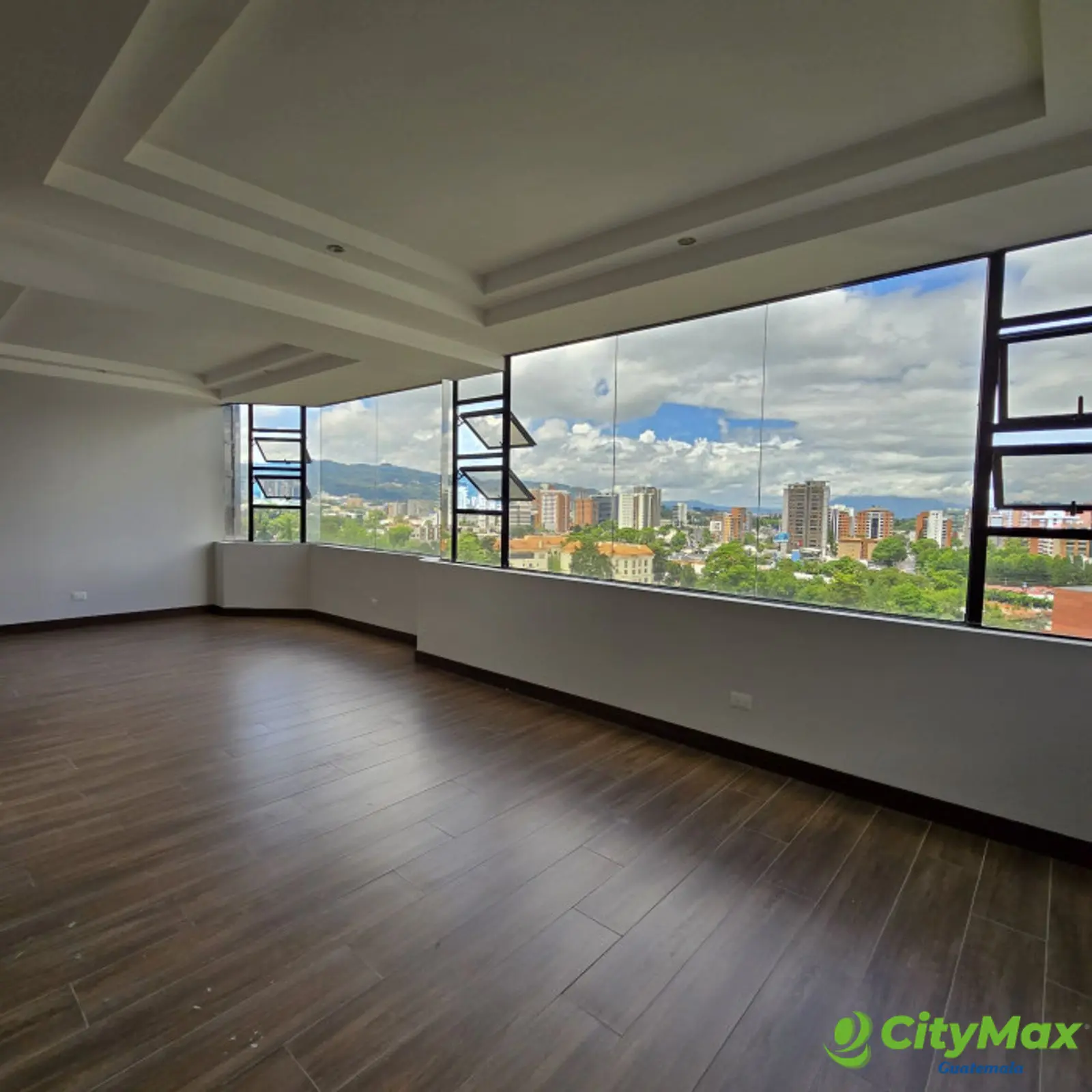 Apartamento en Zona 10 en venta REMODELADO - foto 2