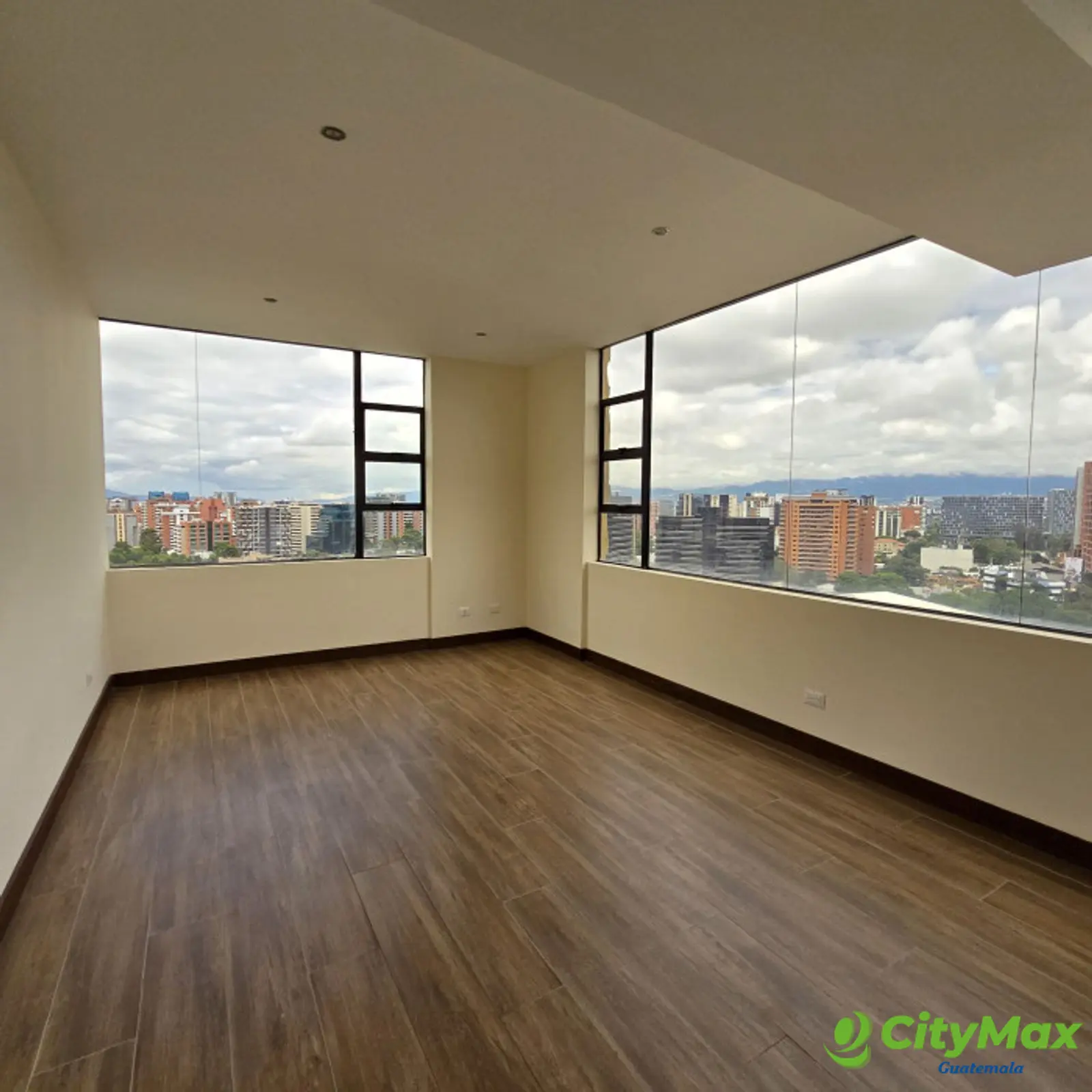 En Venta Apartamento en Zona 10 REMODELADO  - foto 19