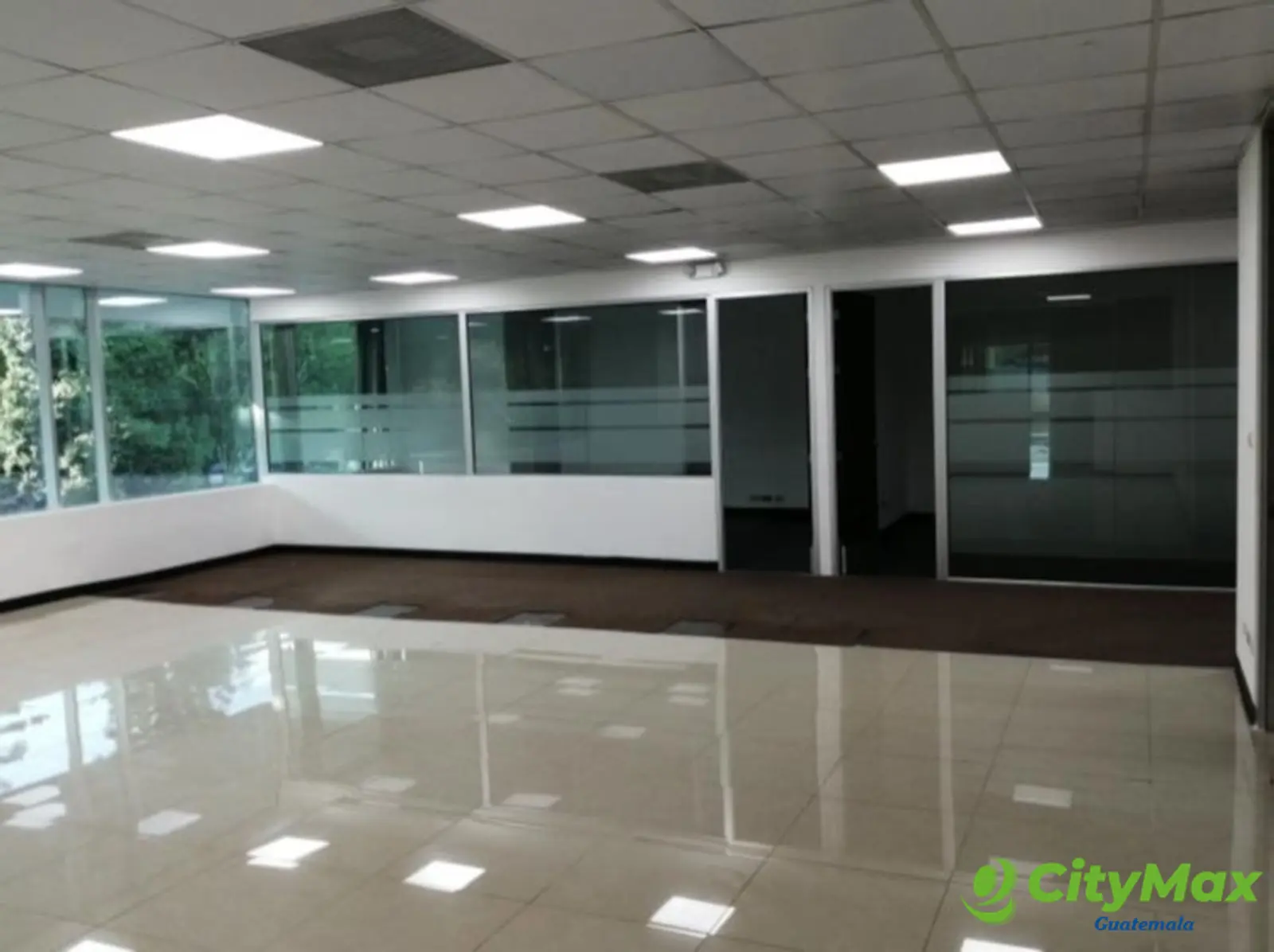 Alquiler Oficina Tabicada en Zona 10 Avenida Reforma - foto 2