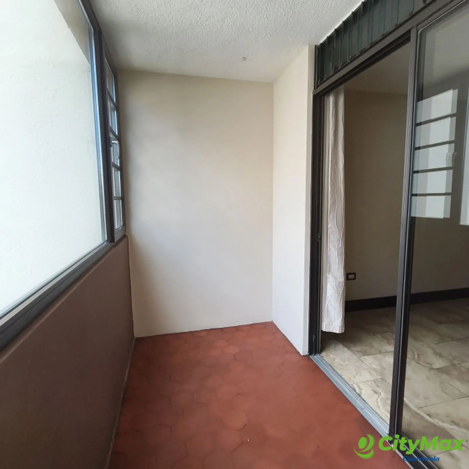 Amplio Apartamento en Renta en zona 10 - foto 14