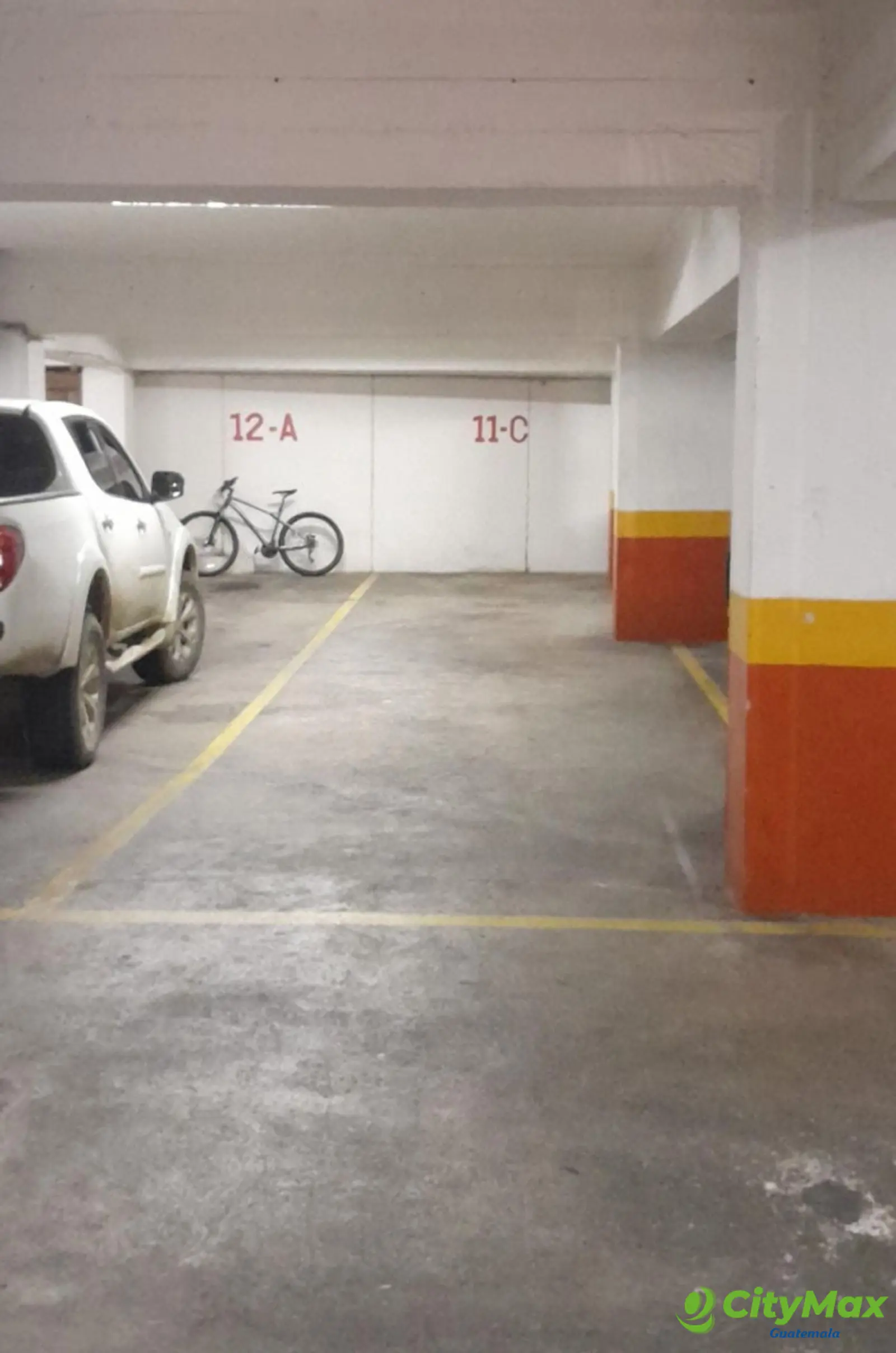Amplio e iluminado apartamento en renta en Zona 15 - foto 11