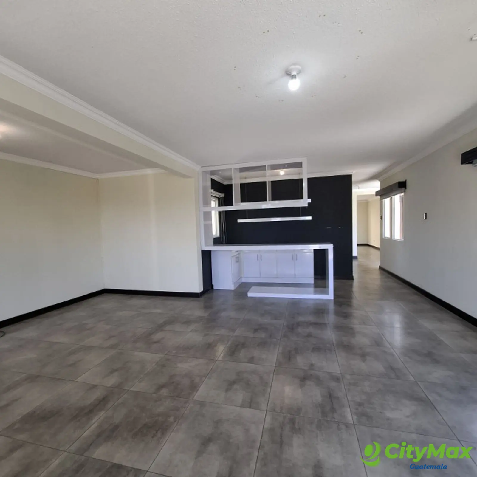 En venta casa de 4 habitaciones en Cañadas del Encinal - foto 2
