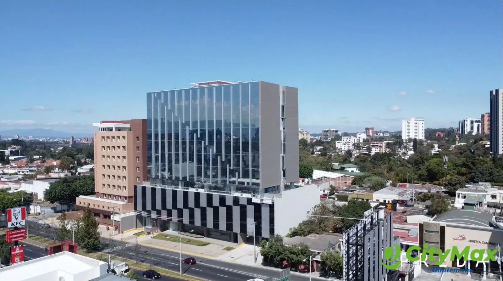 EDIFICIO EN RENTA CON 8,000M2 BOULEVAR PROCERES ZONA 10 - foto 4