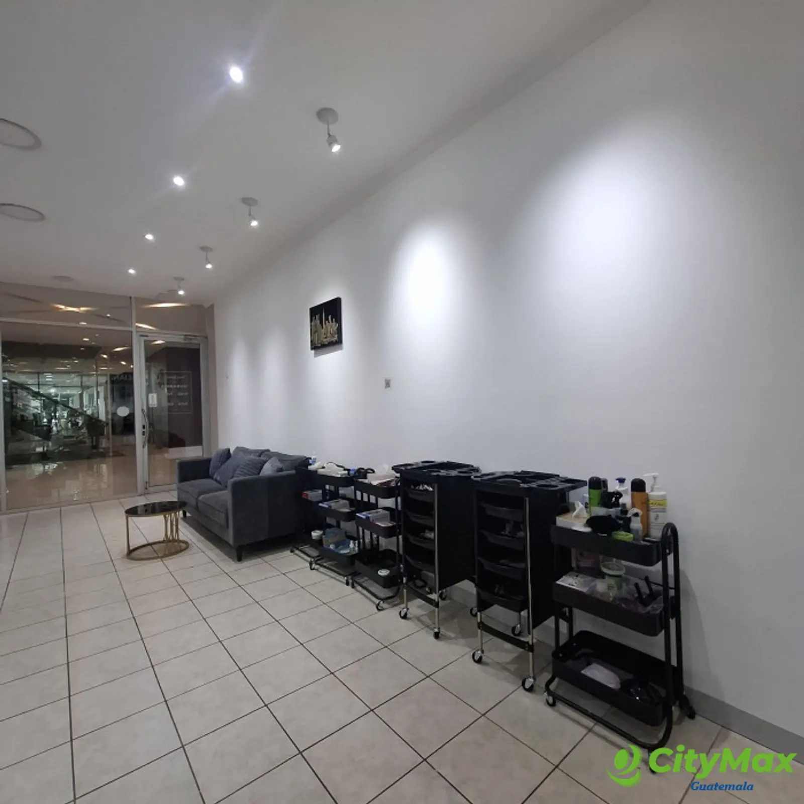 En renta Local comercial Américas zona 13 para salón - foto 8