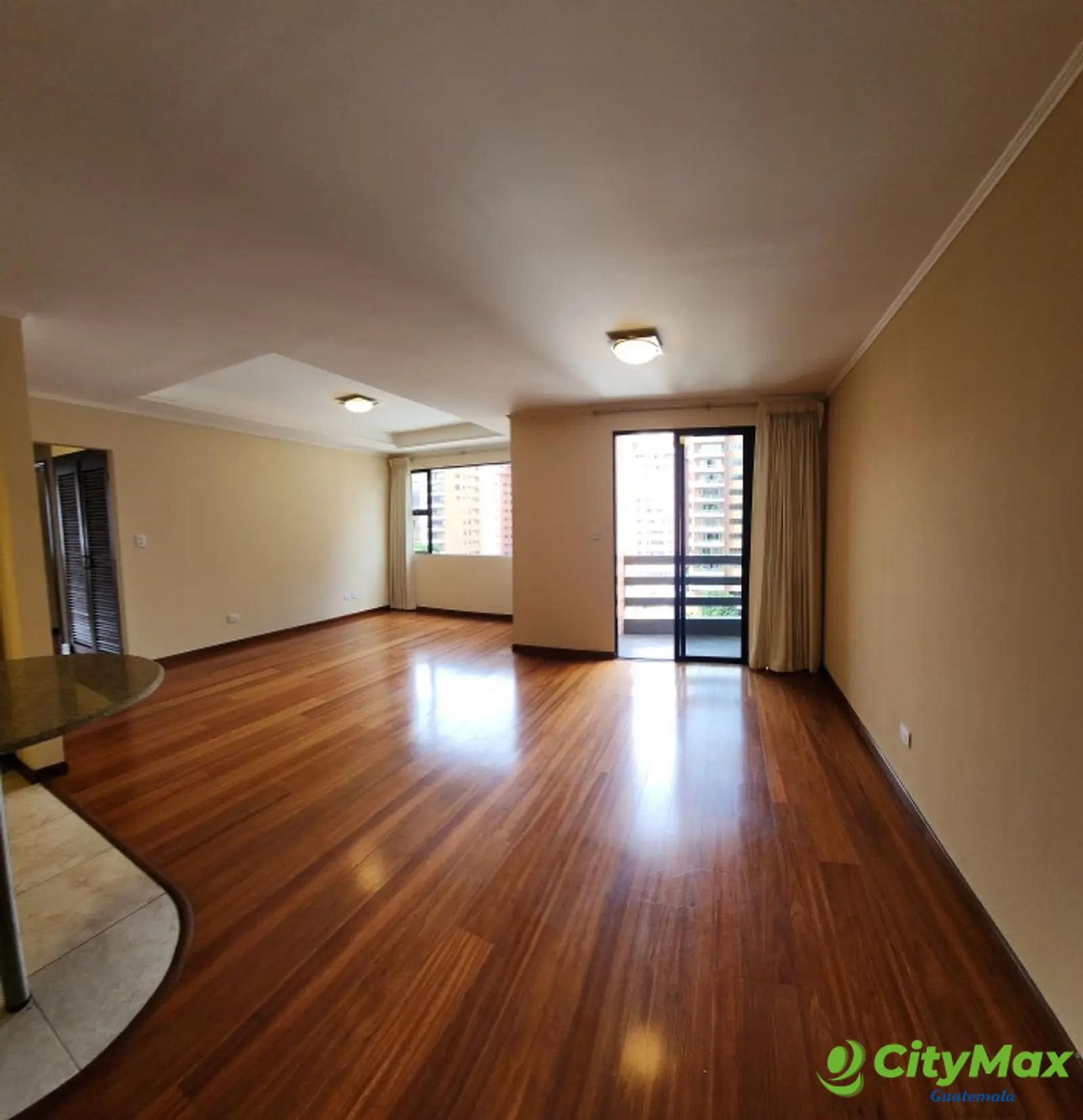 En Alquiler Apartamento con 152.00m2 en Zona 10 - 20221128_110245.jpg