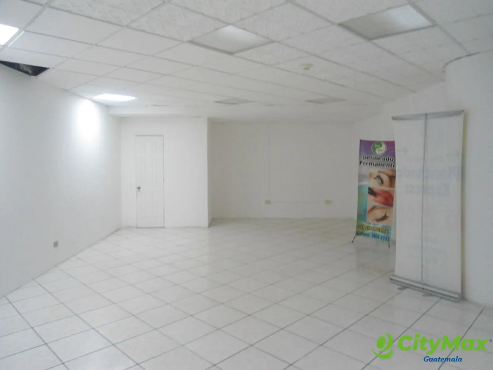 En Renta local comercial en zona 10 Plaza Comercial - foto 3