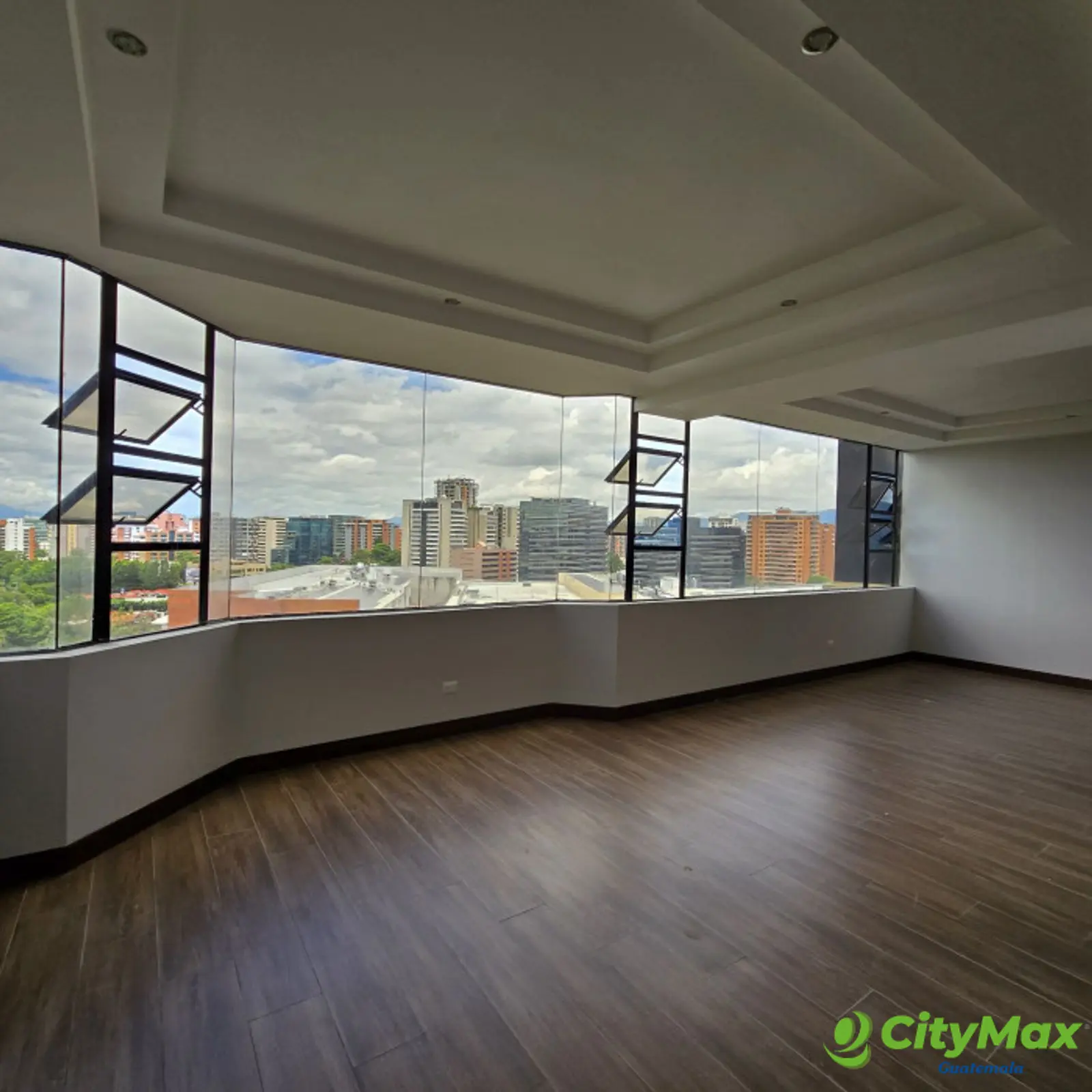Apartamento en Zona 10 en venta REMODELADO - foto 4