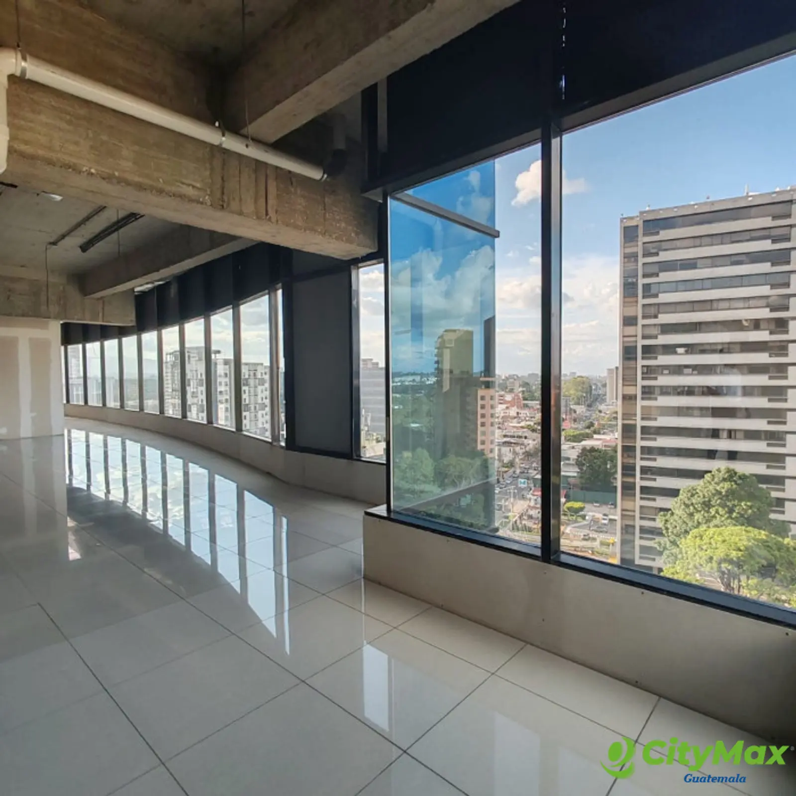 En venta o Renta Oficina de 500m2 en zona 10 Guatemala - foto 6