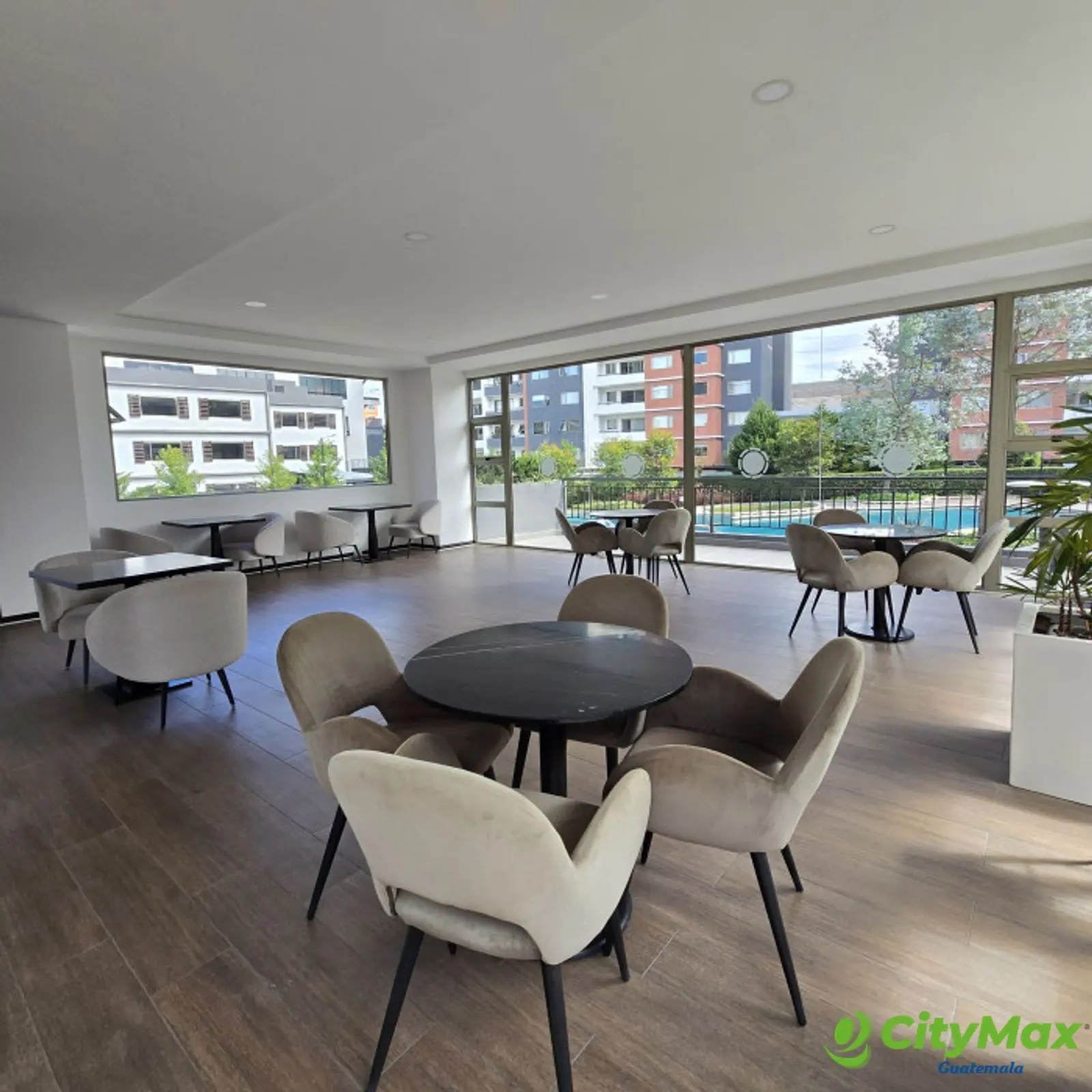 Apartamento con habitación servicio en Venta Zona 14 - foto 8