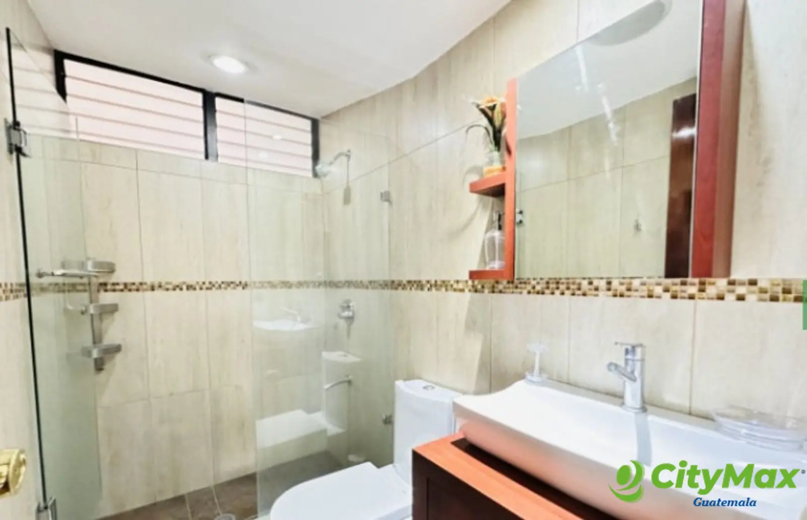 en Venta o Renta Apartamento amueblado en Zona 10 - foto 7