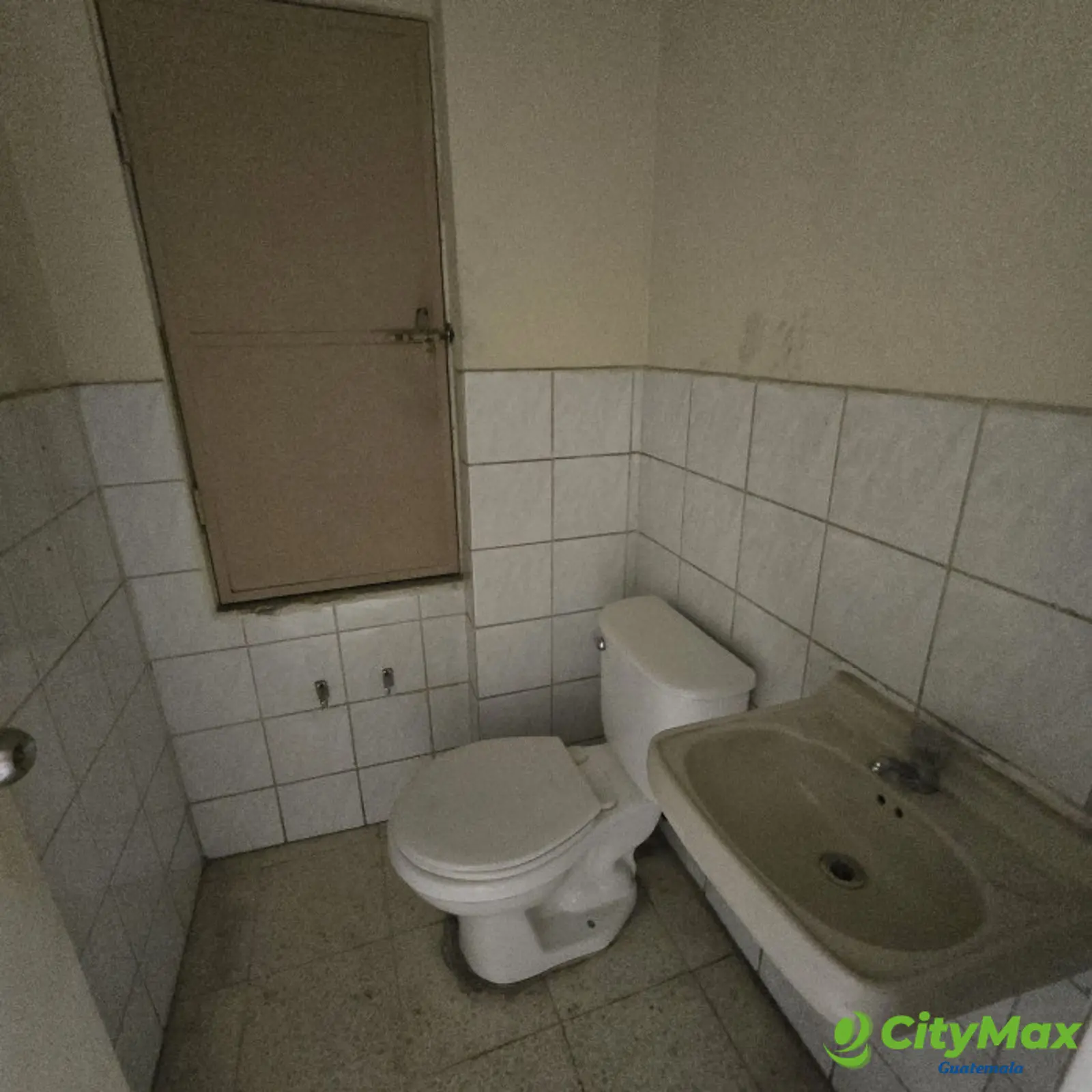 Oficina de 100m2 en renta en la zona 9 Guatemala - foto 8