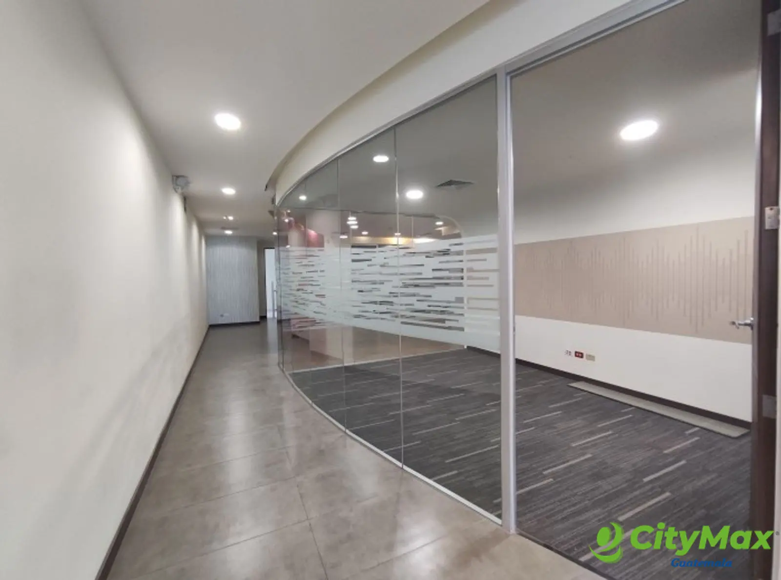 En VENTA OFICINA en Zona Pradera zona 10 Guatemala - foto 3