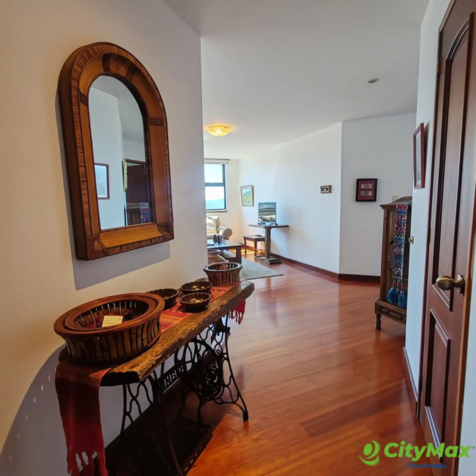 En Alquiler Apartamento Amueblado con 273m2 en Zona 14 - foto 11