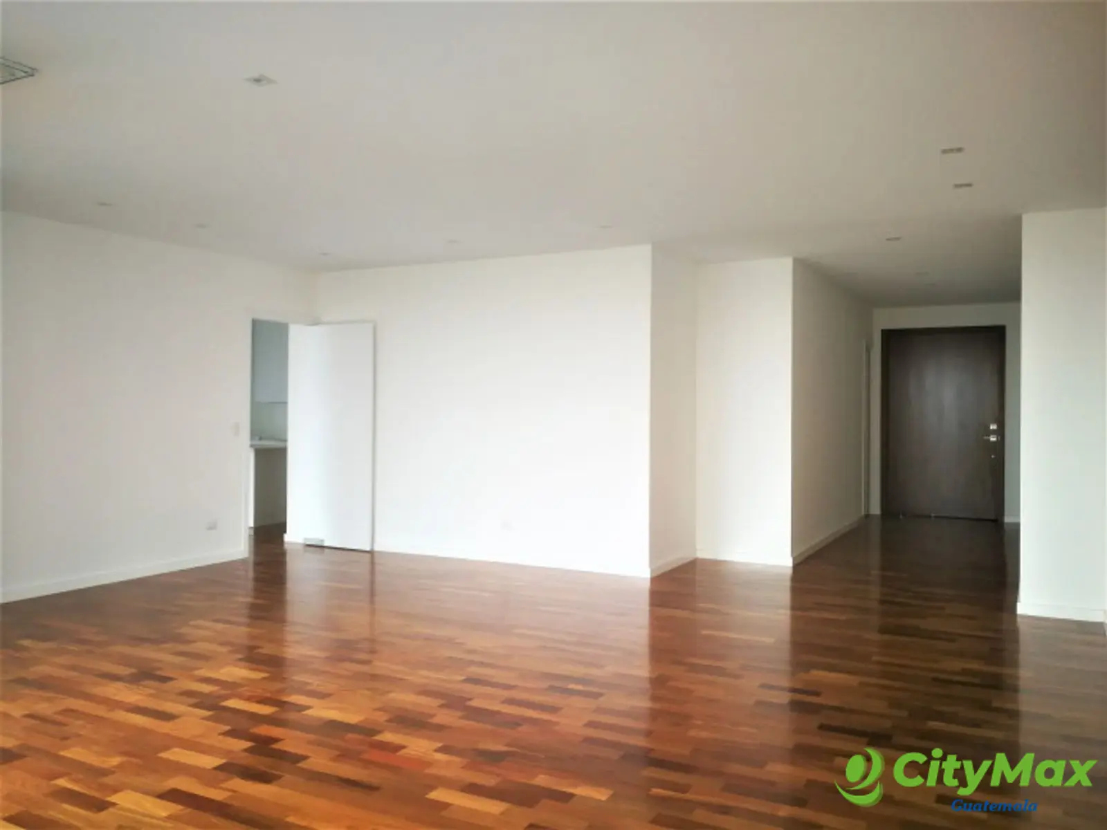 Amplio Apartamento en renta en zona 10 Guatemala - foto 12