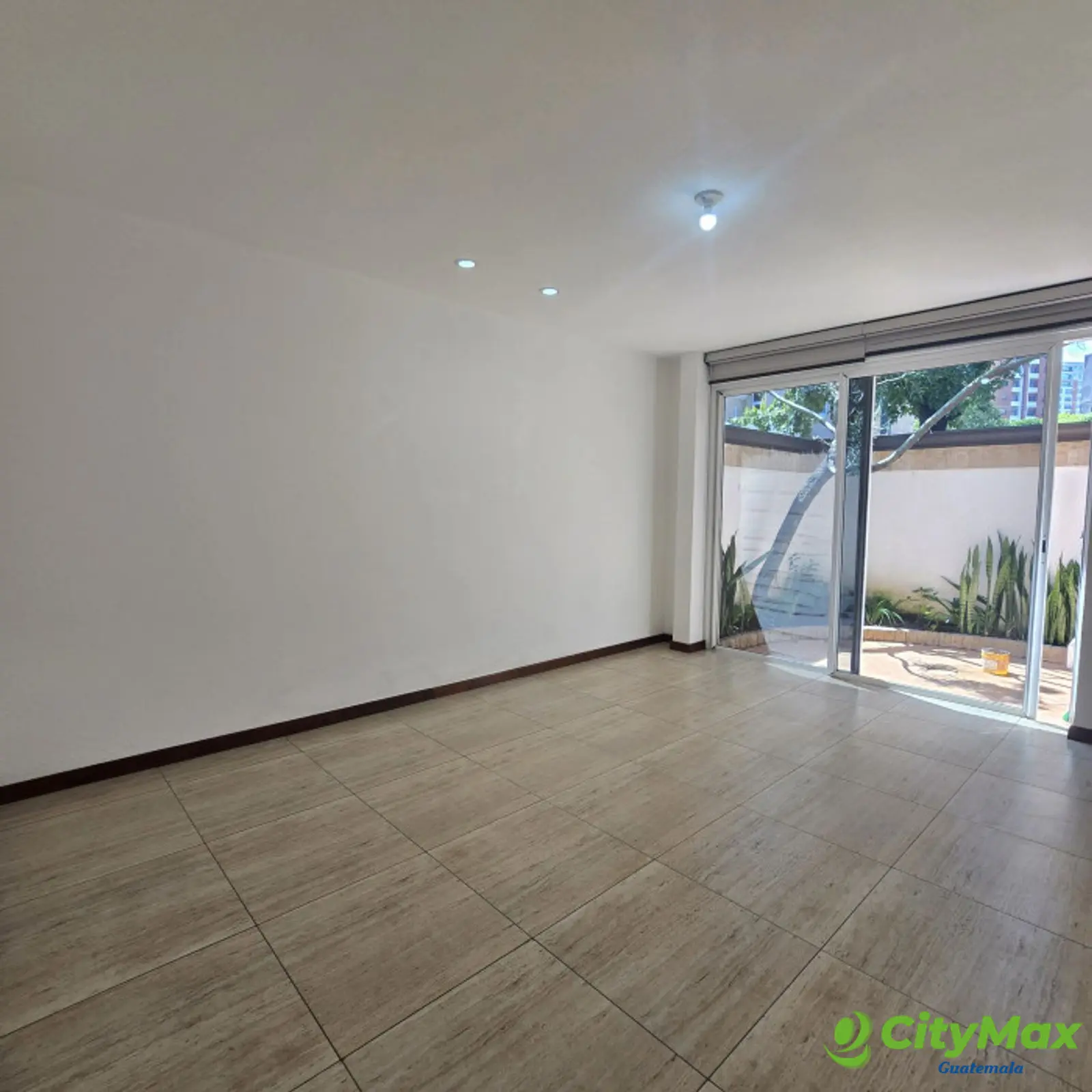 Alquiler hermosa casa en condominio en zona 10 - foto 11