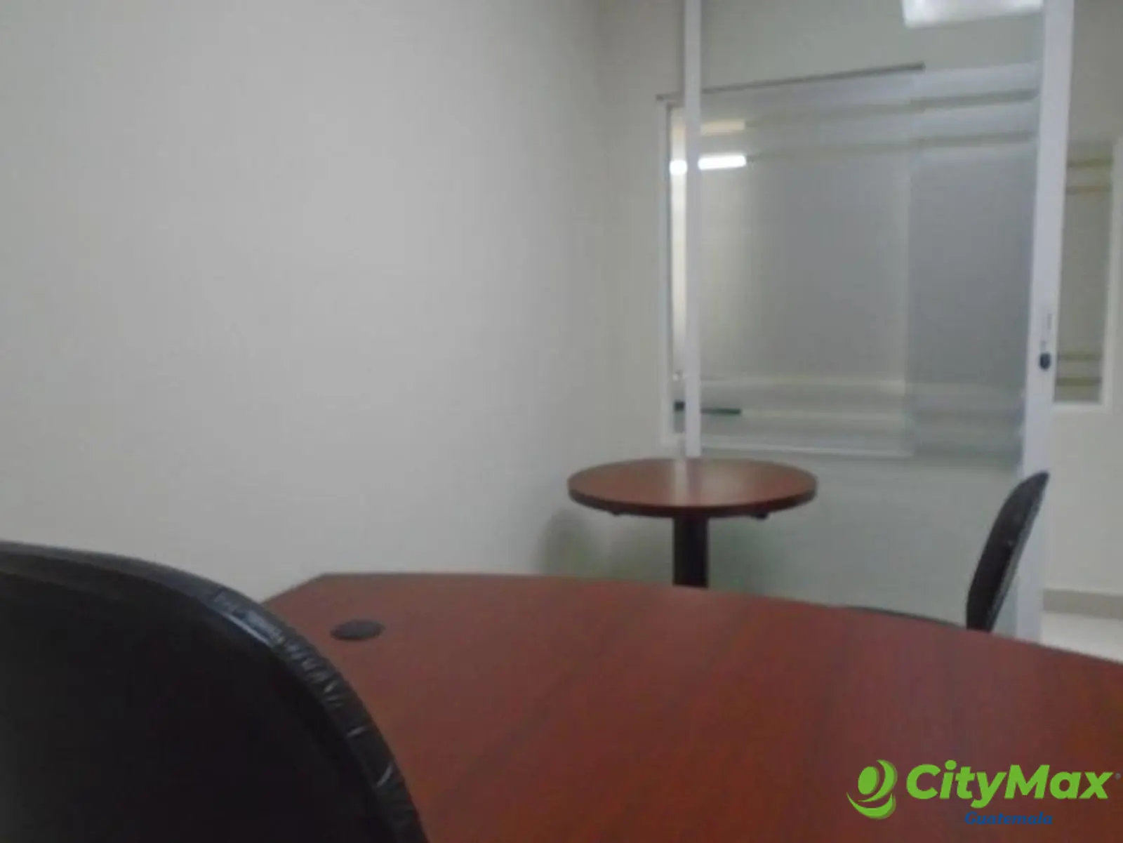 Alquilo Oficina Amueblada en Zona 10  - foto 4