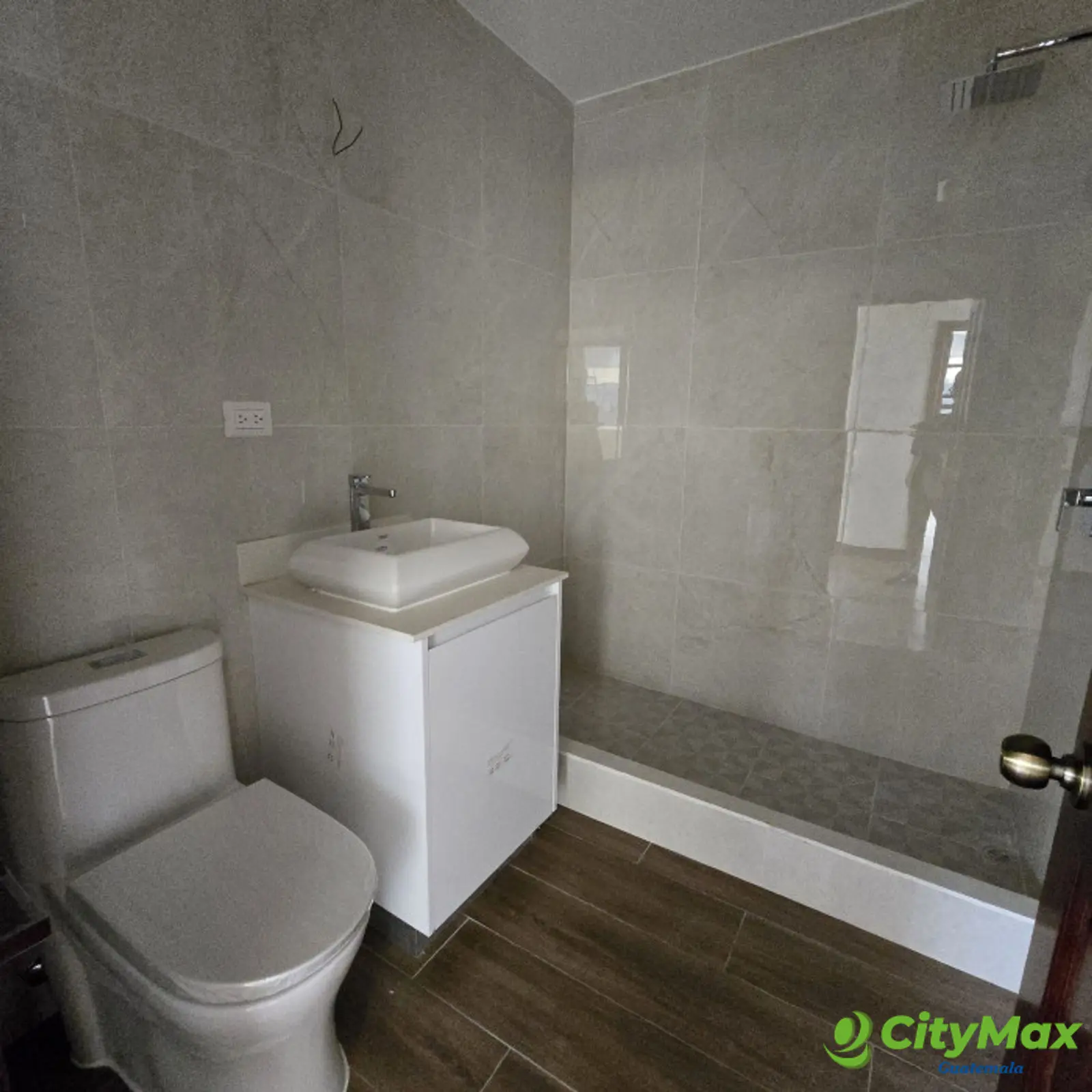 En Venta Apartamento en Zona 10 cercano a Oackland Z 10 - foto 22