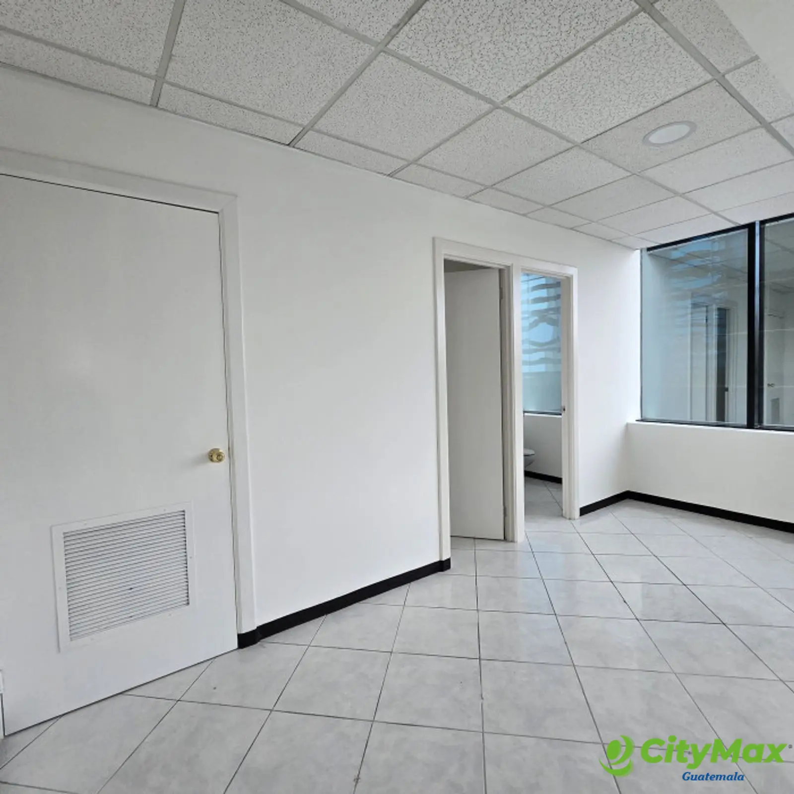 En renta en zona 14 Guatemala Oficina Comercial - foto 4