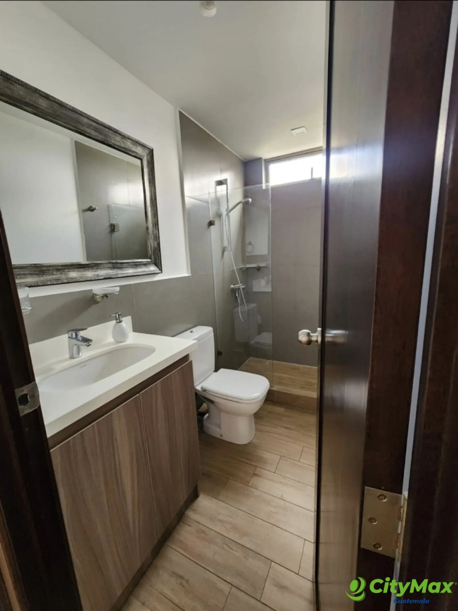 Apartamento amueblado en renta zona 13 - foto 8