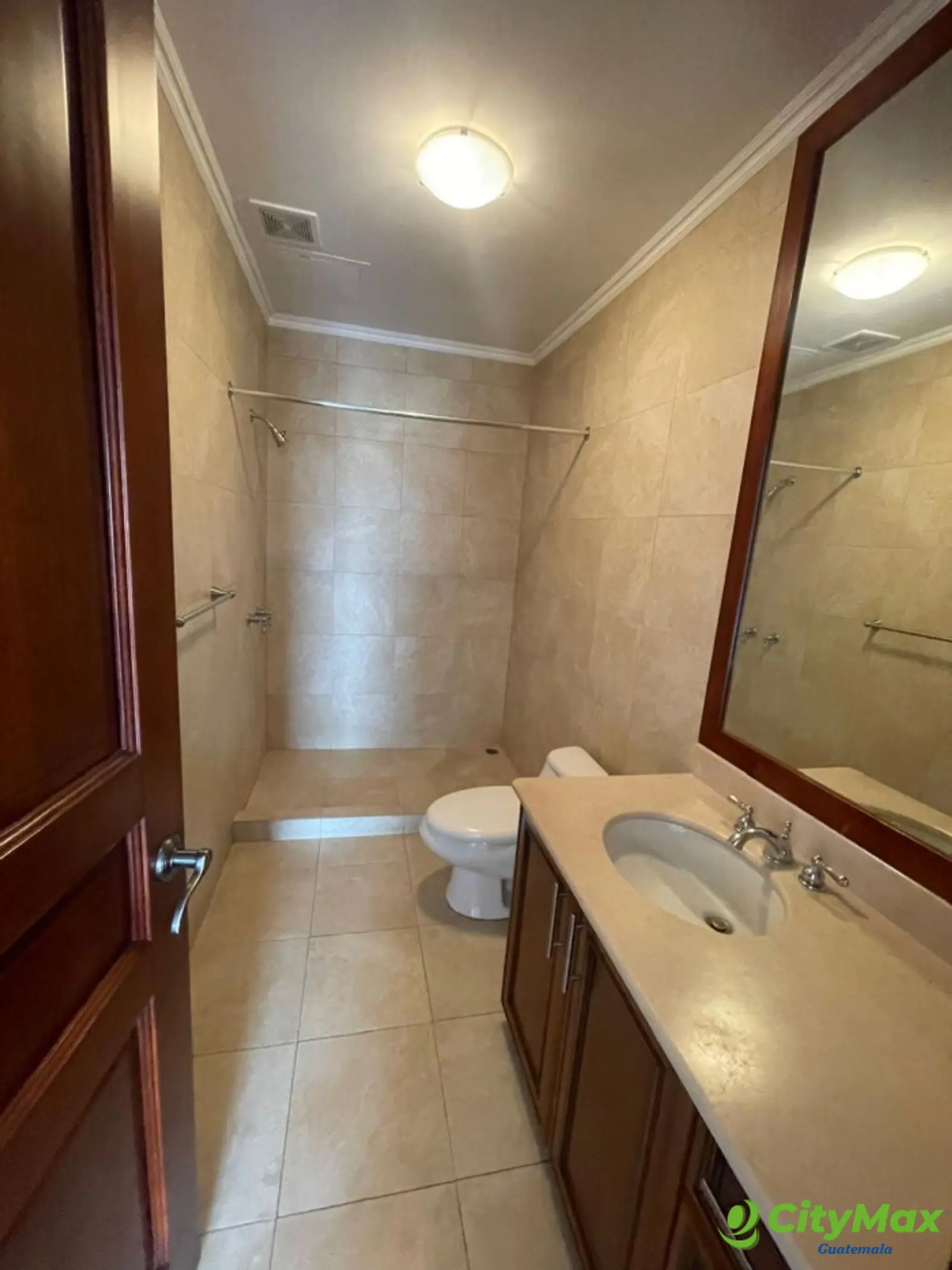 En Renta Apartamento en Tadeus Zona 14 - foto 4