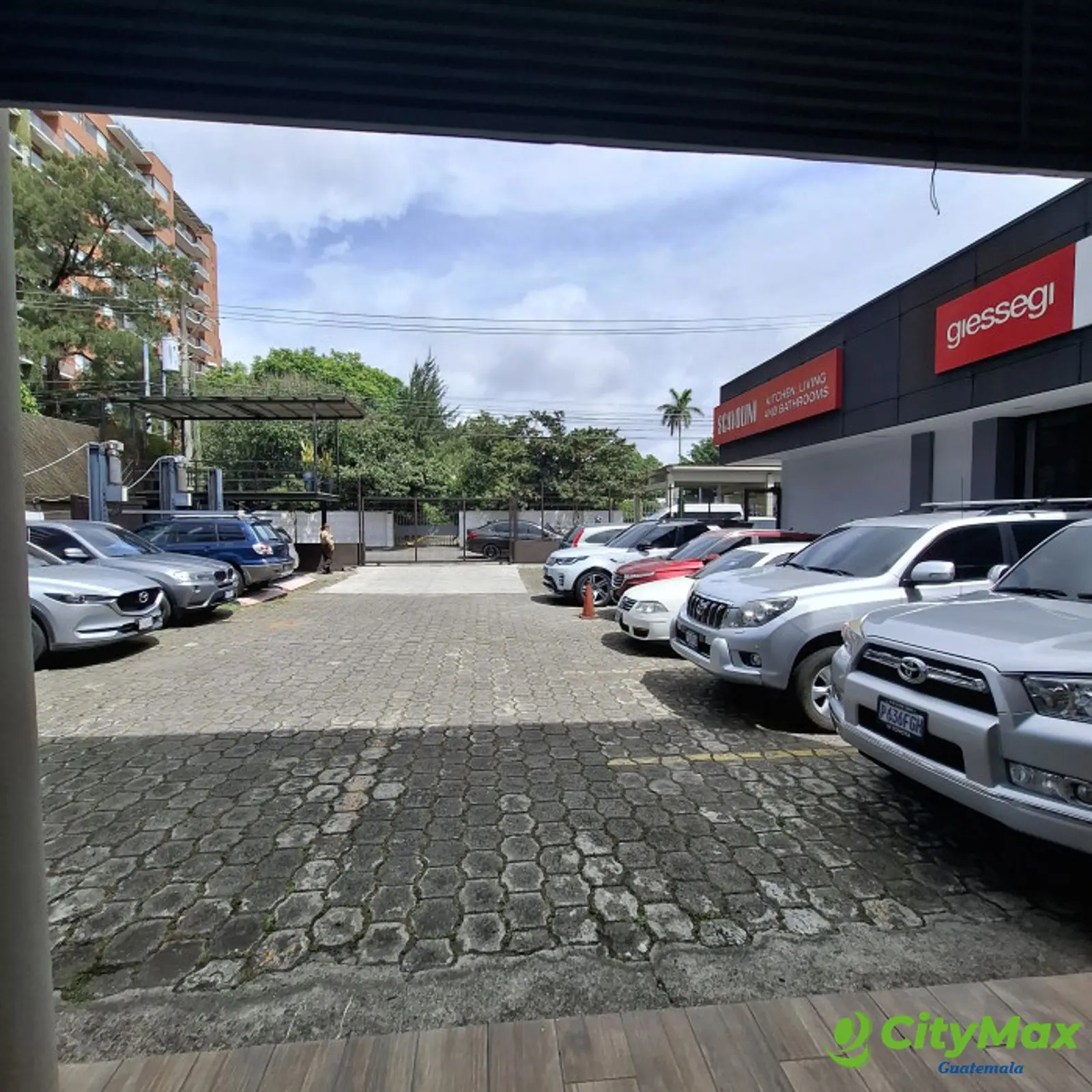 Local comercial en zona 10 cerca de Obelisco - foto 6