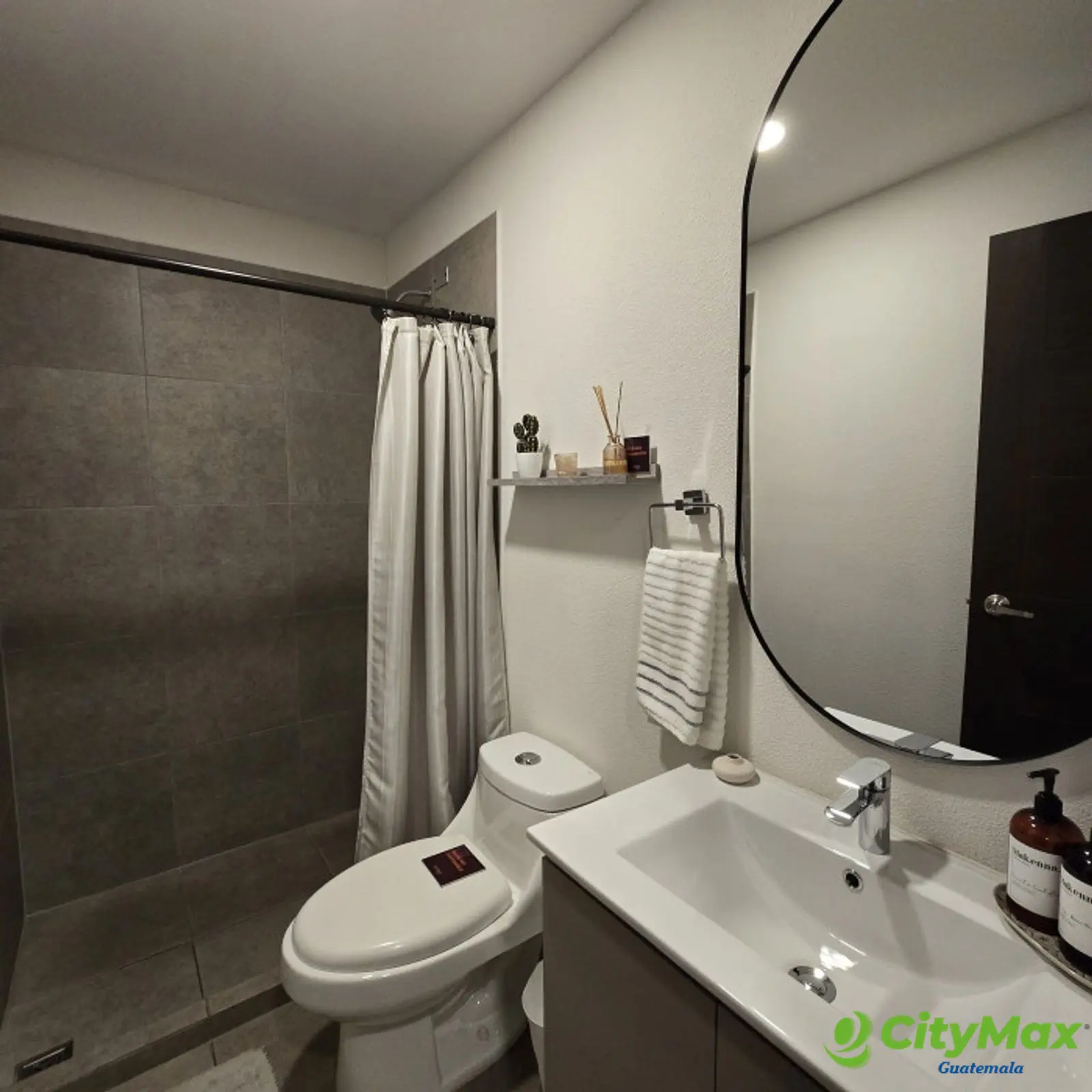 En venta Apartamento en planos en la Zona 17  - foto 14