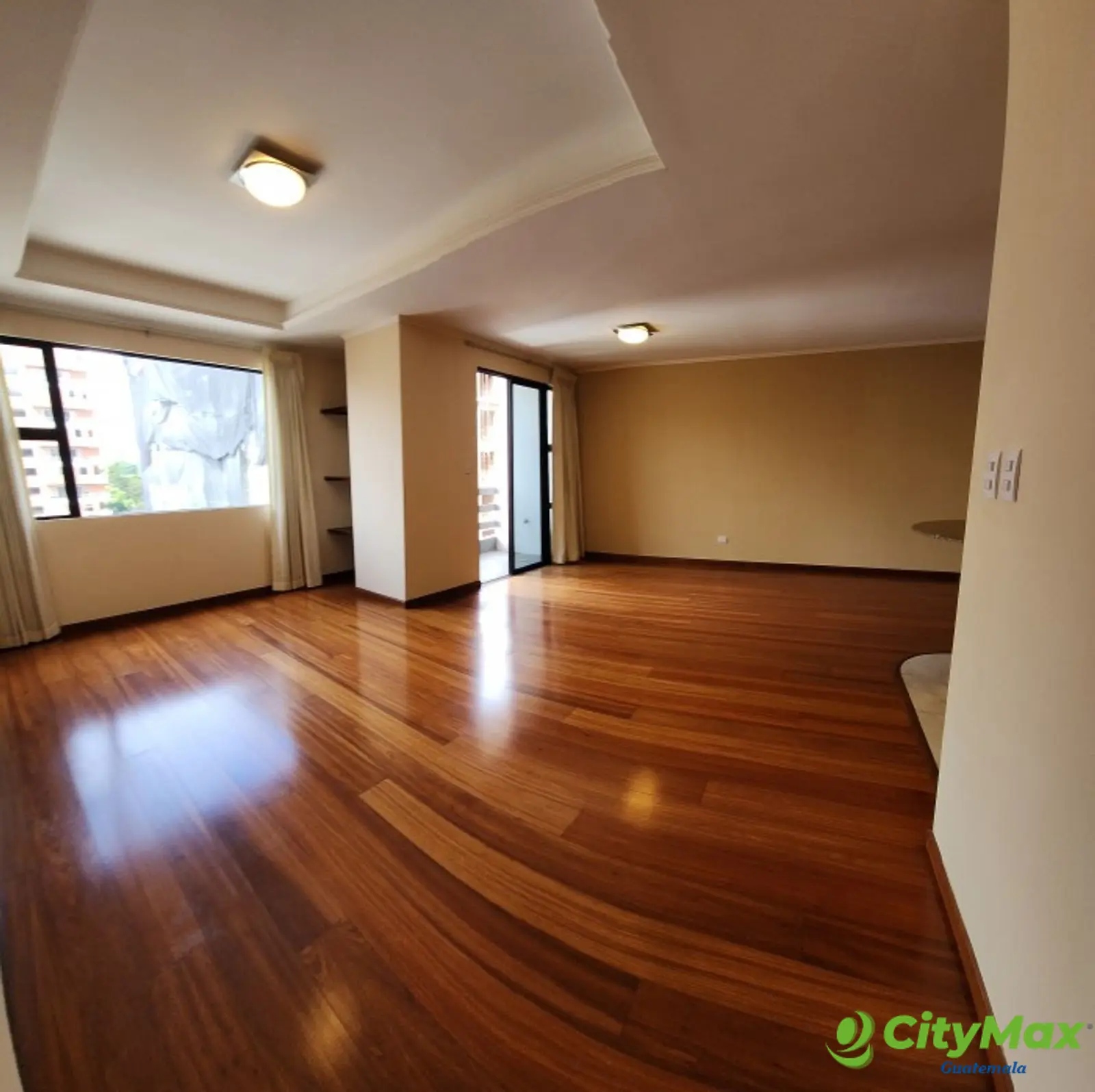 En Alquiler Apartamento con 152.00m2 en Zona 10 - 20221128_110229.jpg