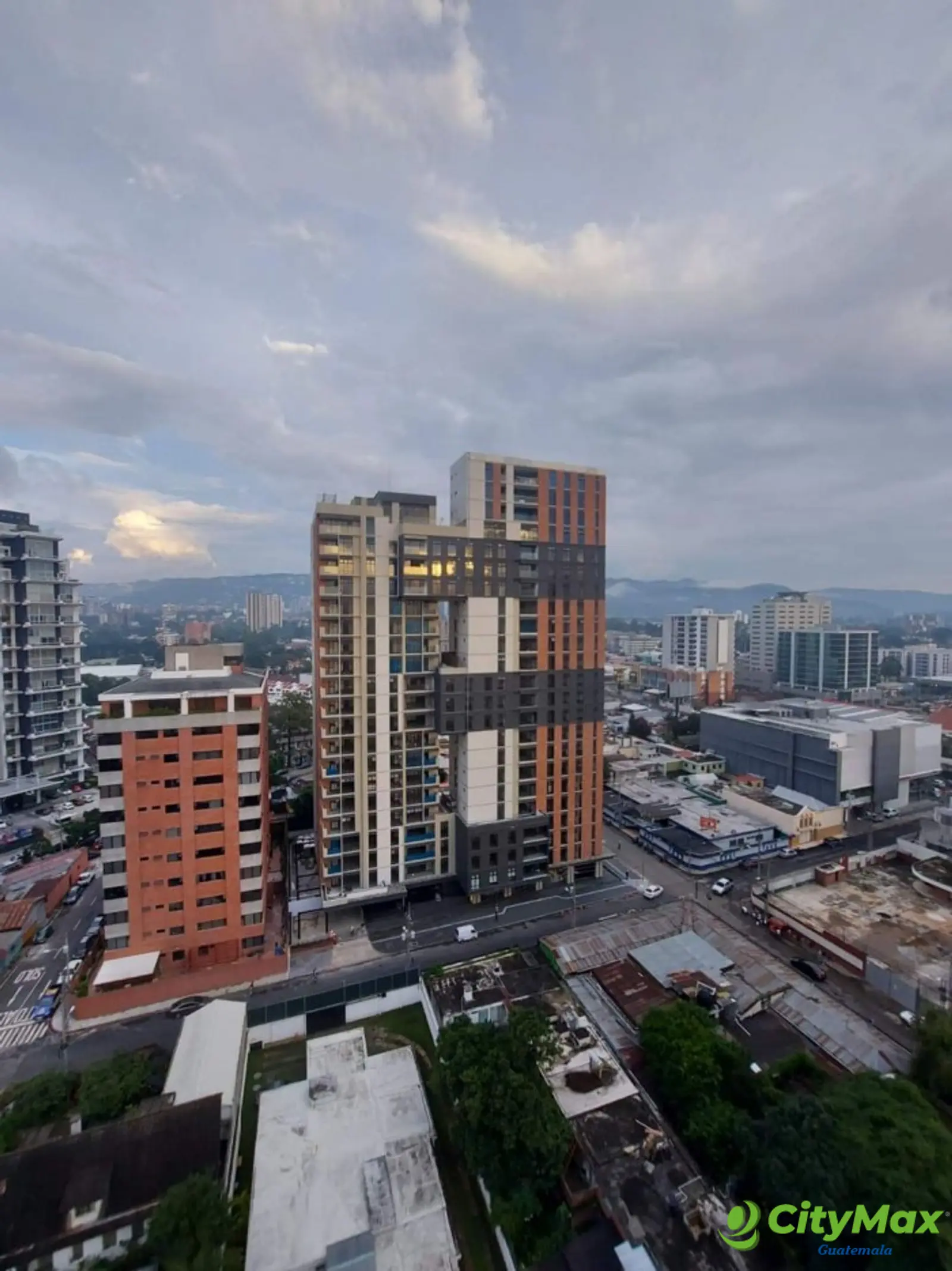 IQ10 Se vende apartamento 2 habitaciones en Zona 10 - foto 2