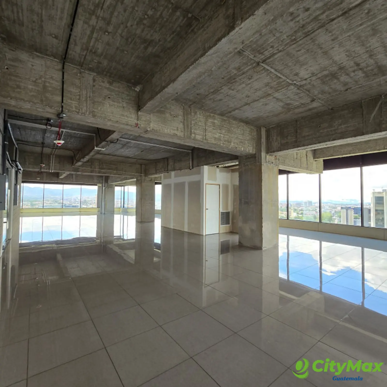 En venta oficinas en Zona 10 Diagonal 6 Guatemala - foto 18