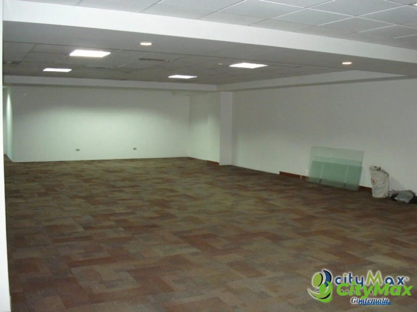 Oficina en alquiler con 255m2 en Zona 14 Europlaza - foto 3