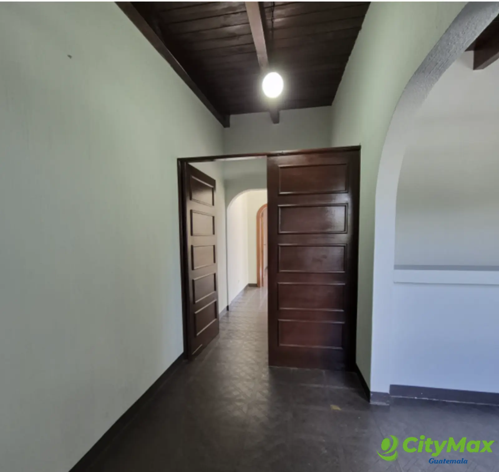 Casa para oficinas en alquiler en zona 15 Guatemala - foto 5