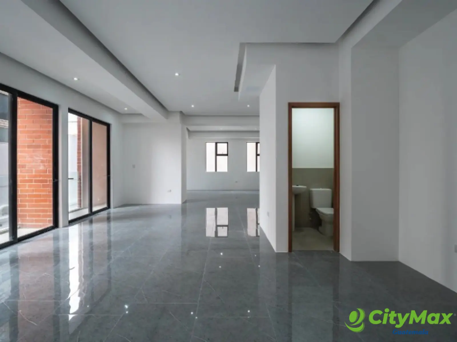 En Renta Oficina NUEVA en la zona 14 Edificio Moderno - foto 6