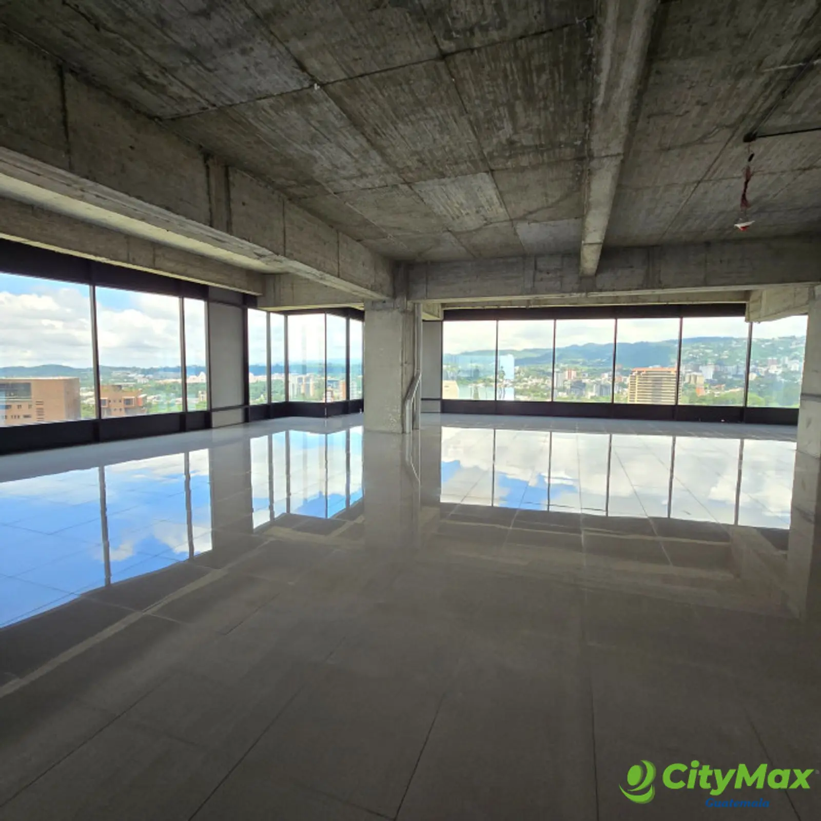 En venta o Renta Oficina de 500m2 en zona 10 Guatemala - foto 15