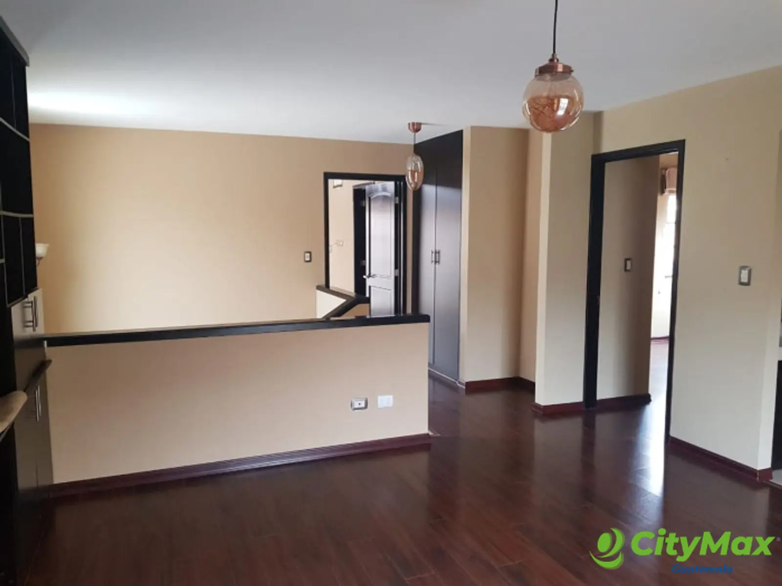 Casa en Venta en Villas Suiza Zona 16, Ideal Inversión! - foto 2