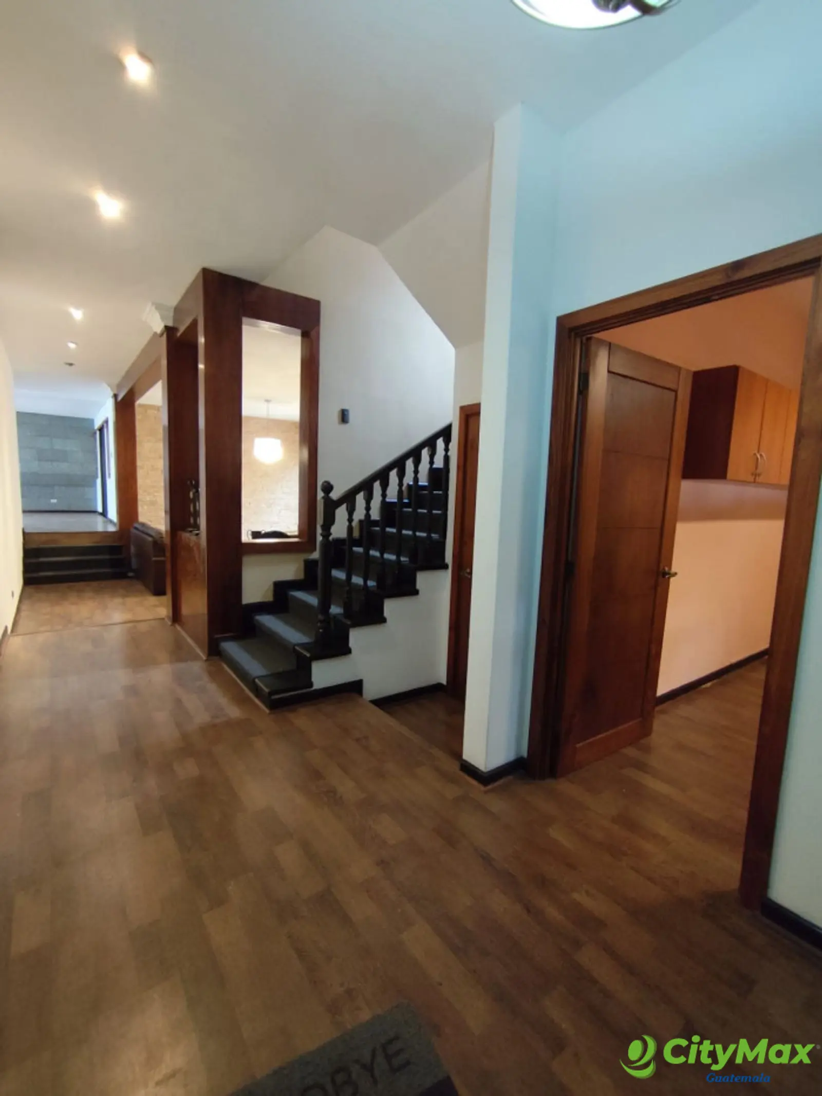 Casa en Renta en Bulevar San Cristóbal Zona 8 de Mixco - foto 3