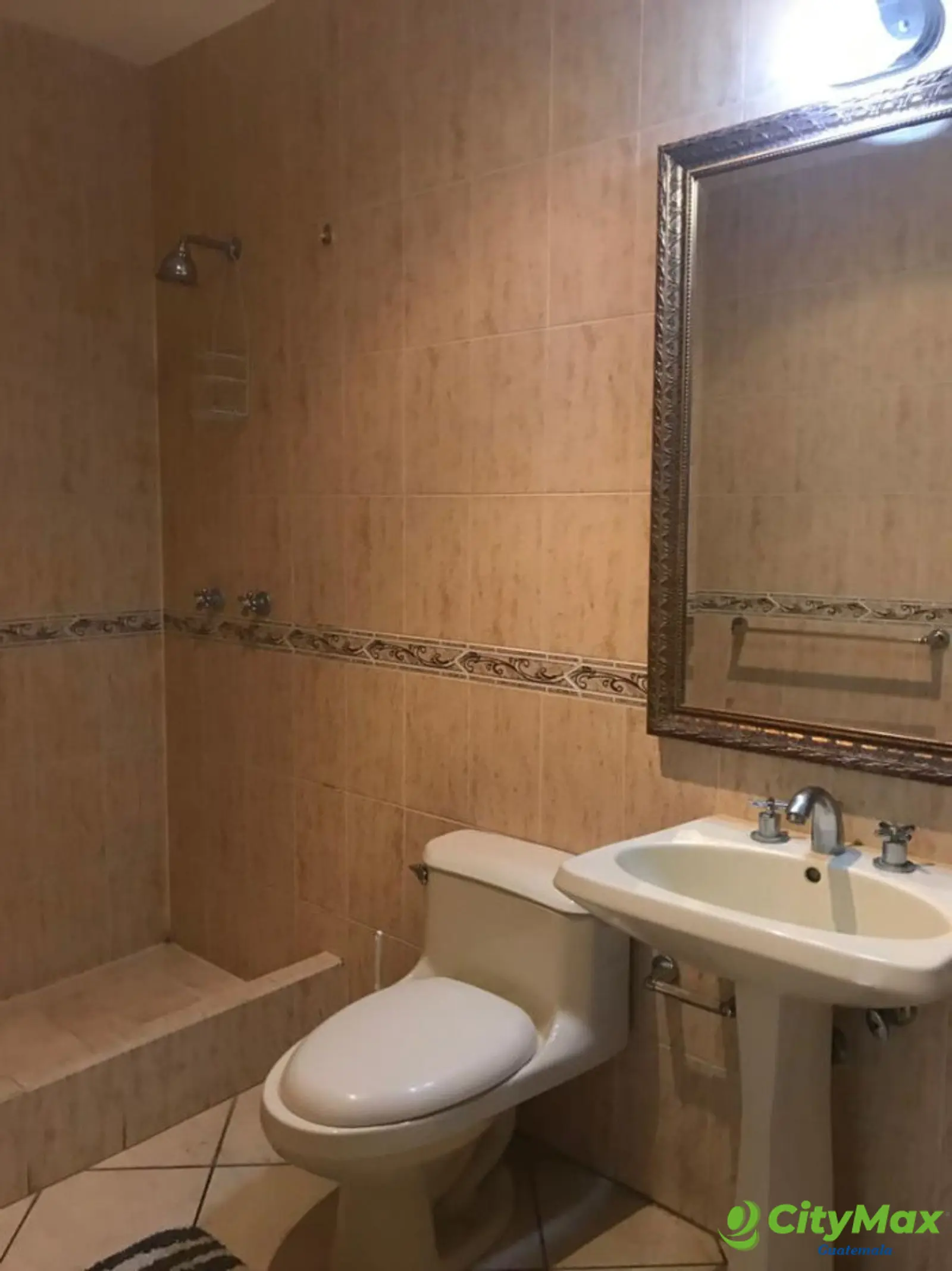 En Renta apartamento amueblado en zona 10 Guatemala - foto 16