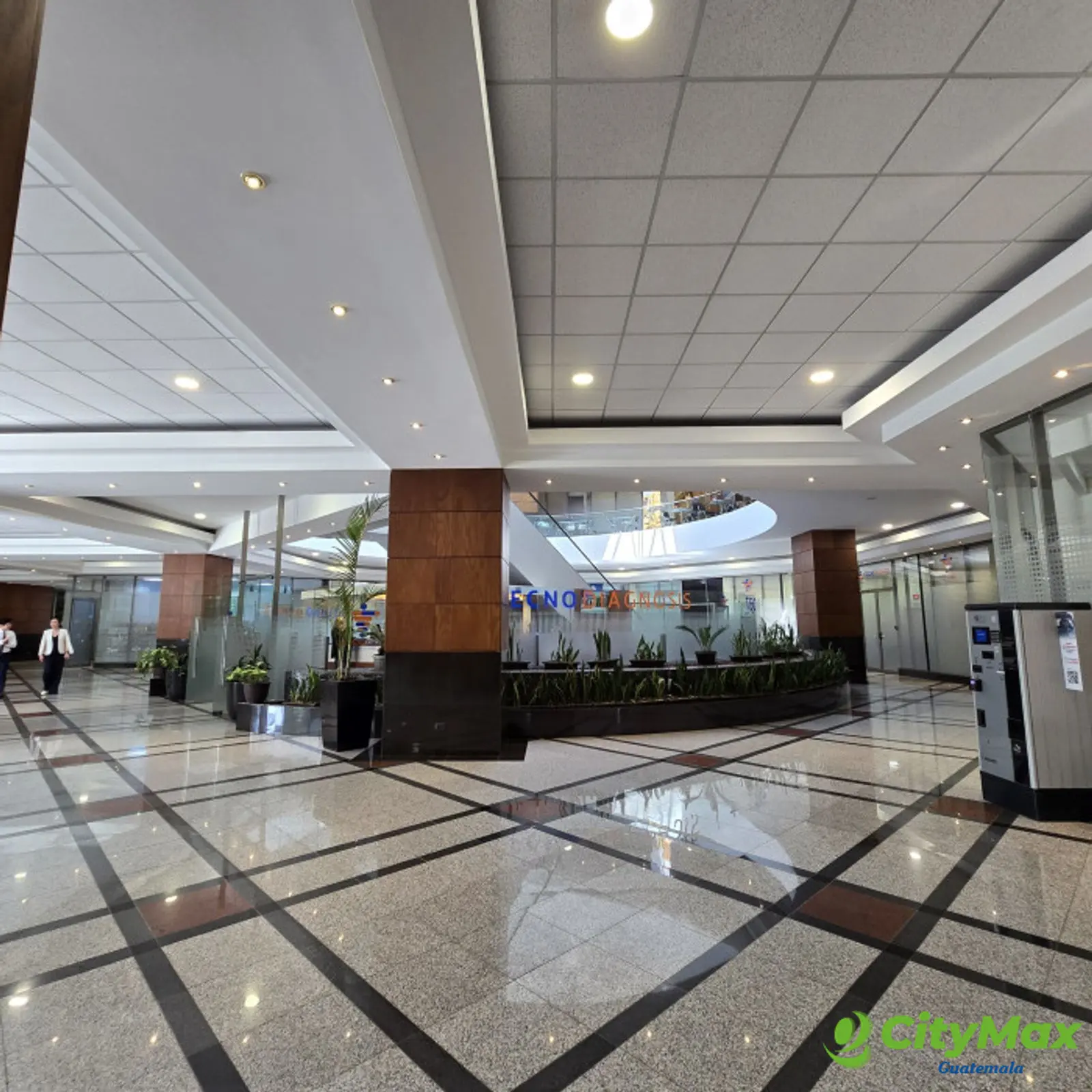 En Venta oficina en Zona 10 Cercano a Oakland Pace - foto 2