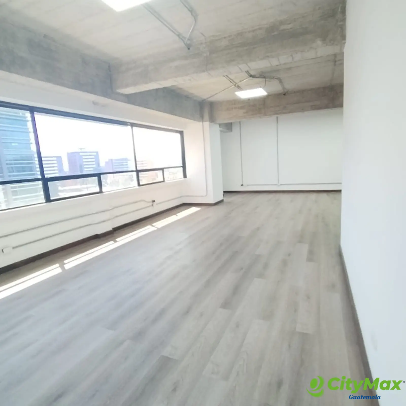 Oficina en Zona 10 en Centro Empresarial en Renta  - foto 7