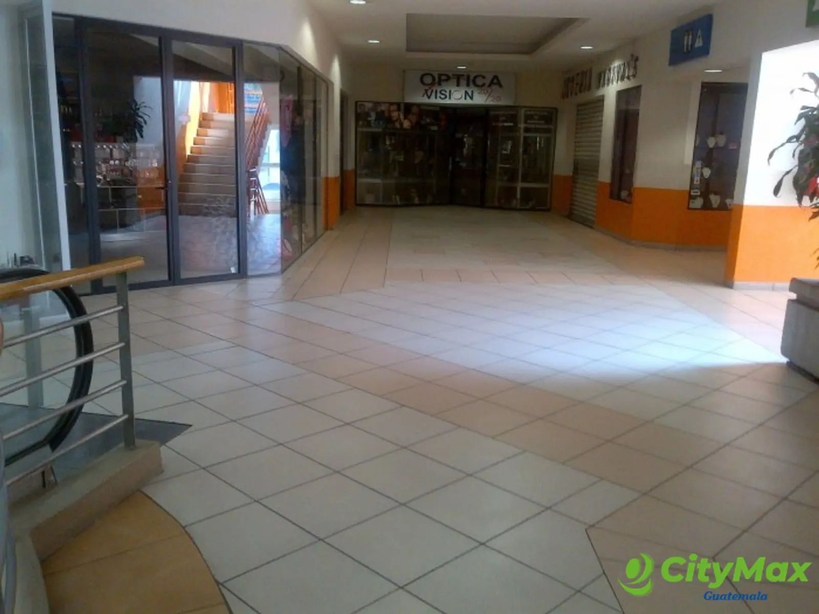 Local en renta en área de Food Court en zona 4  - foto 3