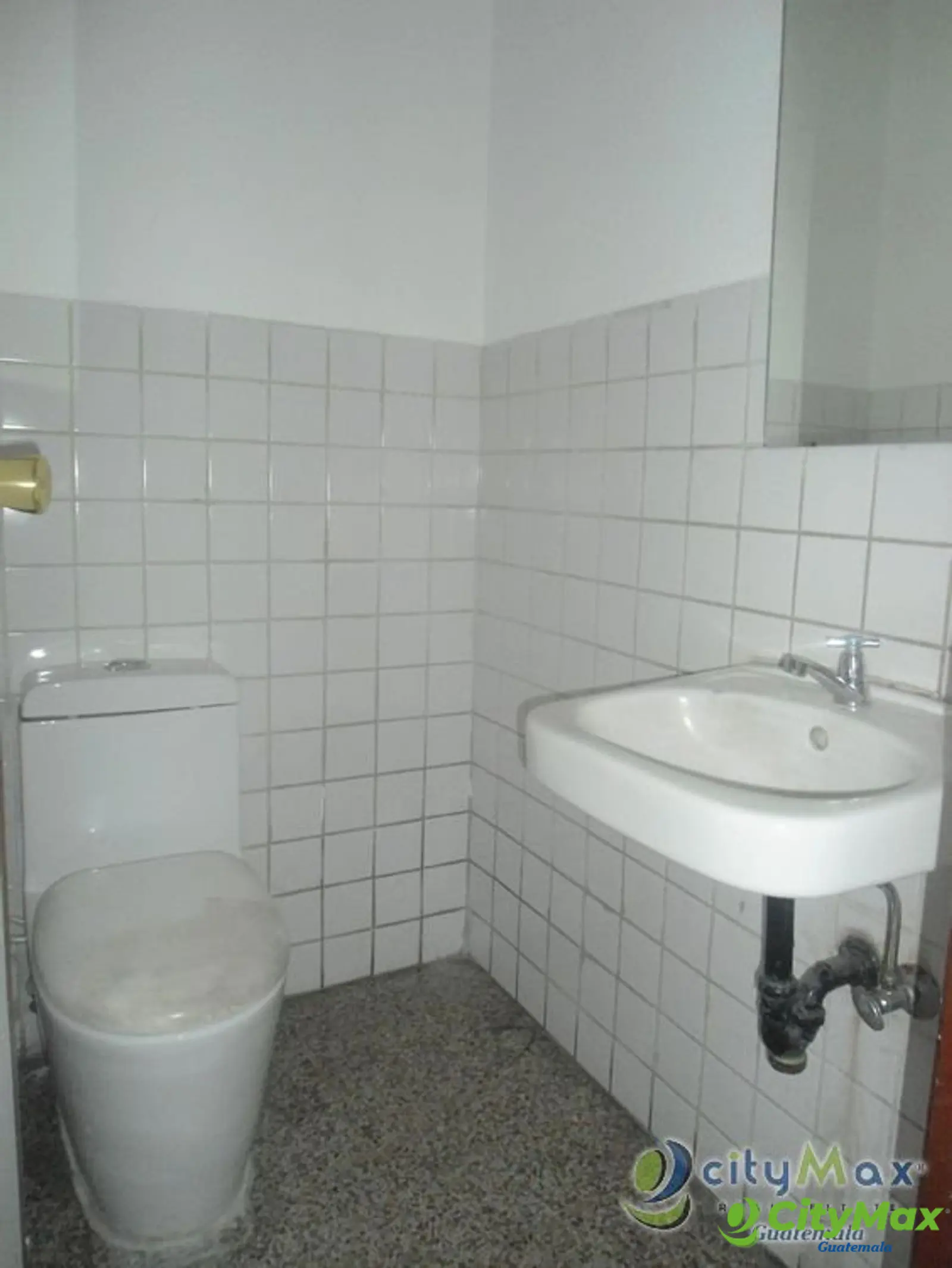 Alquilo Oficina con 60.00m2 en Zona 13 - foto 2