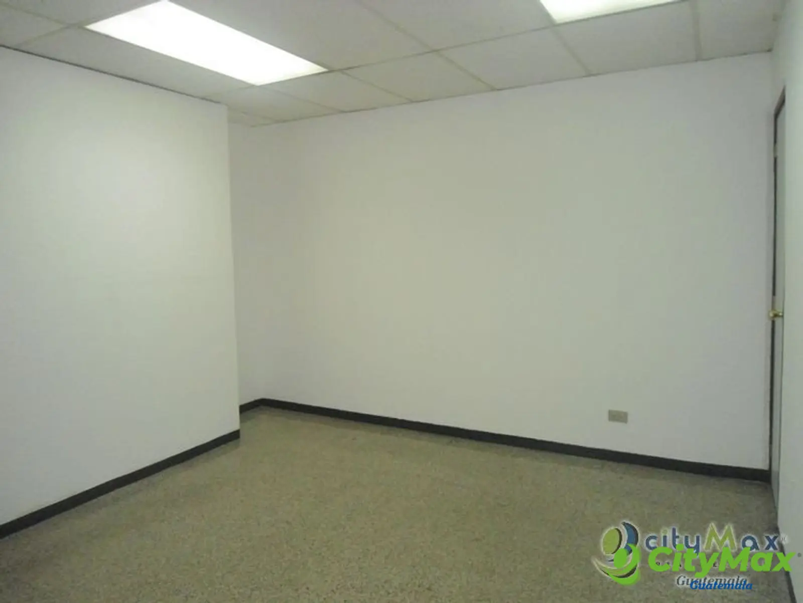 Alquilo Oficina con 60.00m2 en Zona 13 - foto 4