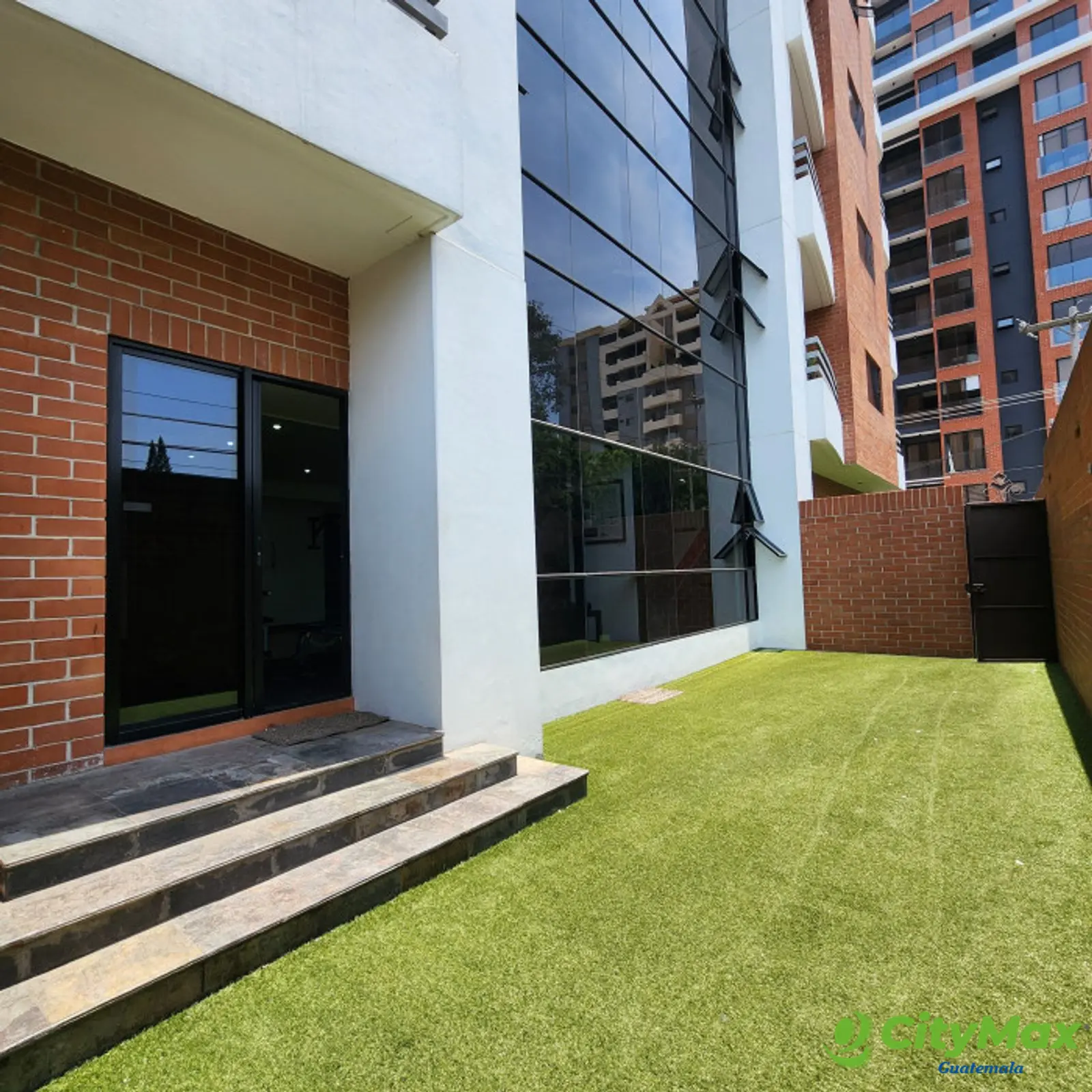 En Alquiler Apartamento en Zona 10 Amueblado - foto 14