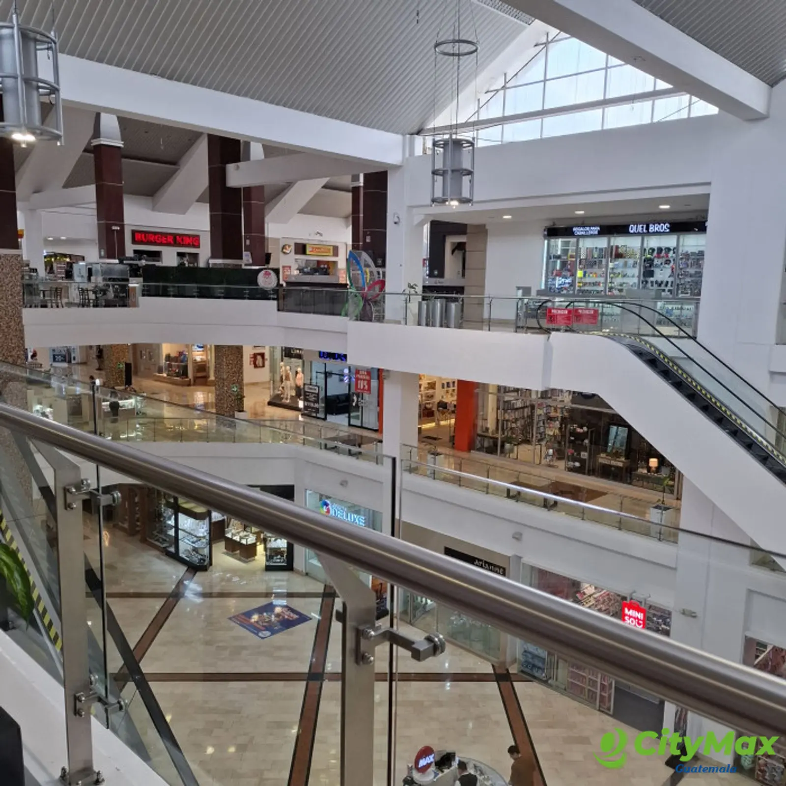 Local en renta en Centro Comercial La Pradera Zona 10 - foto 2