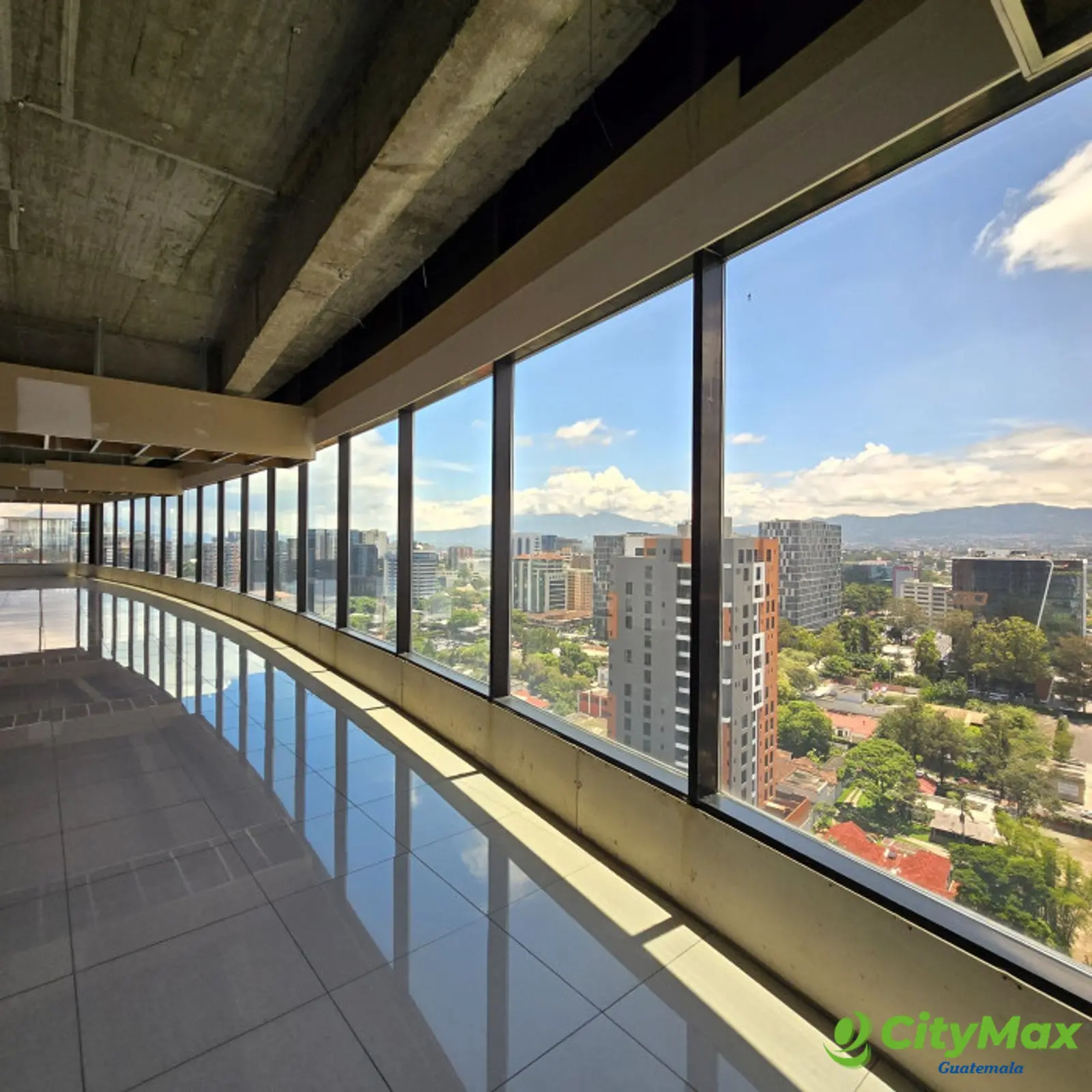 En venta oficina en la zona 10 de Guatemala  - foto 6