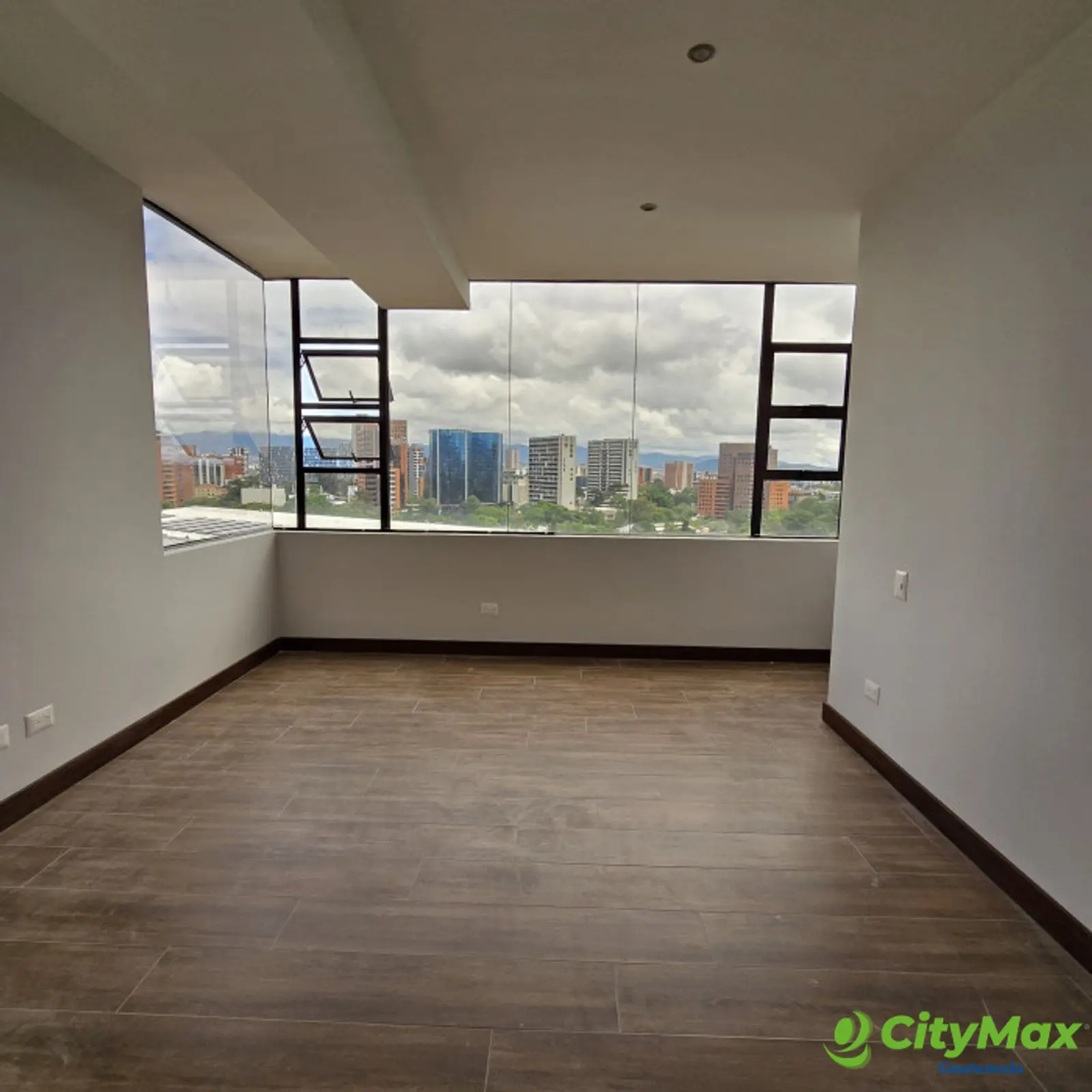 Apartamento en Zona 10 en venta REMODELADO - foto 13